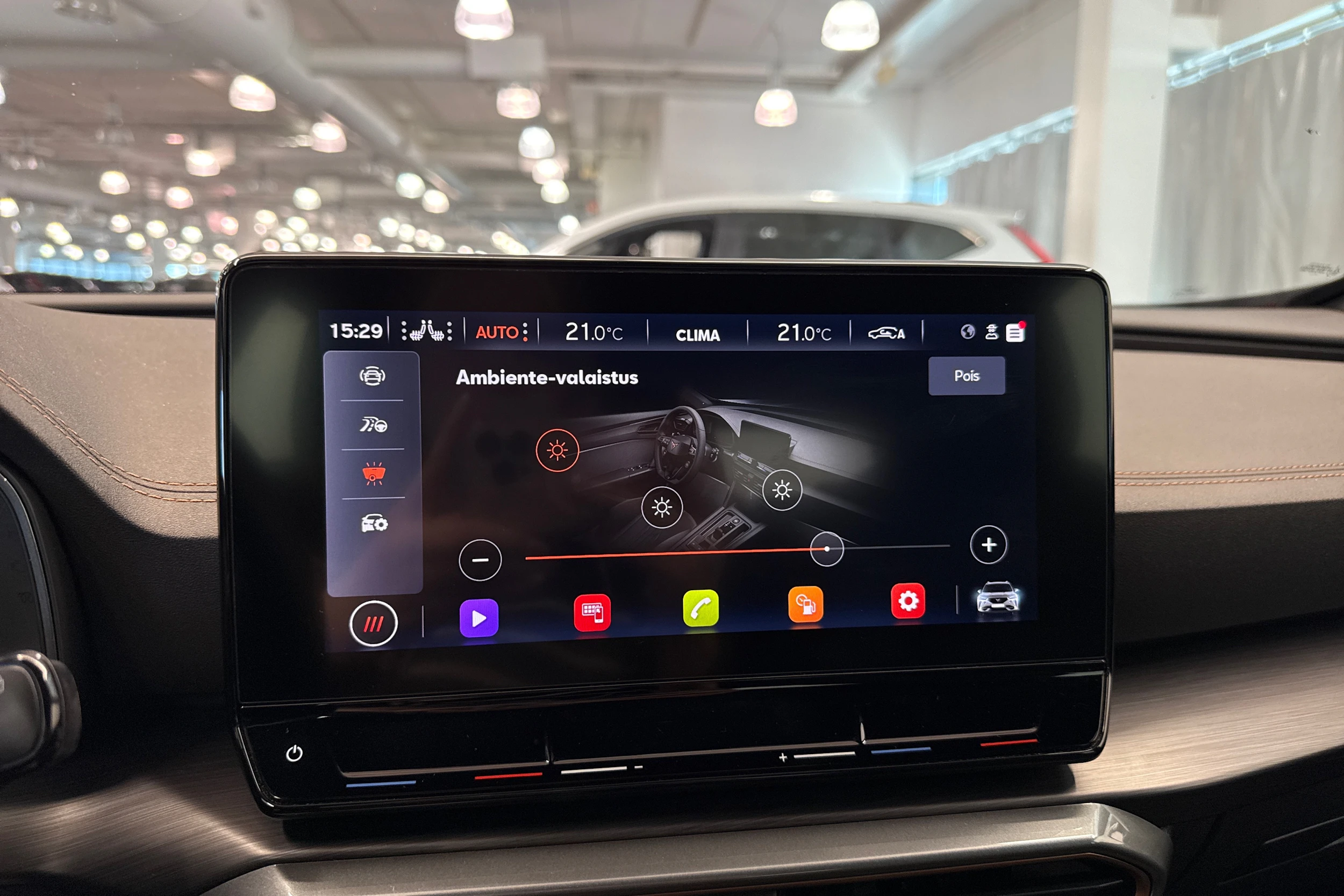 punainen CUPRA Formentor 2023 kuva 28.