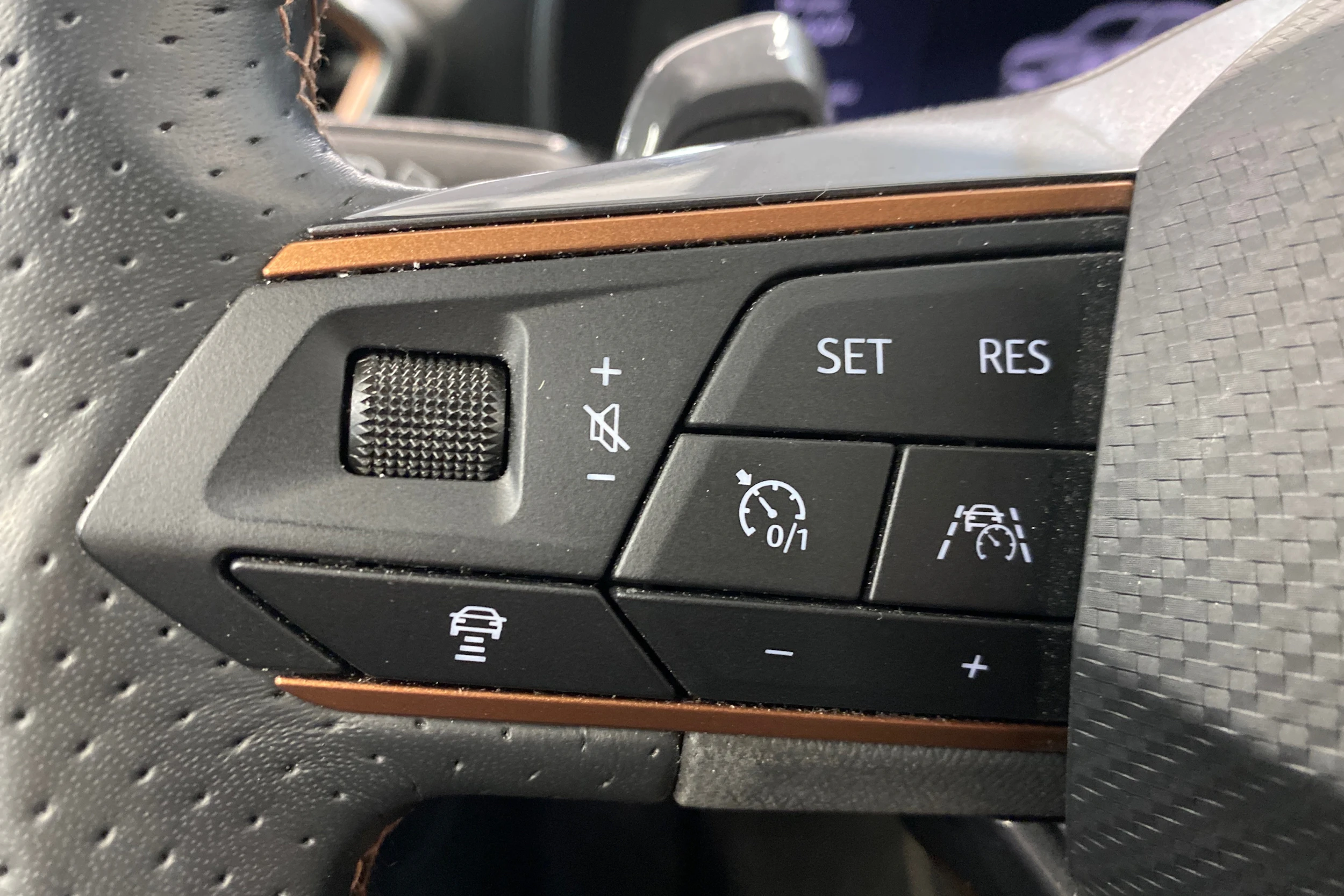 Musta CUPRA Formentor 2023 kuva 17.