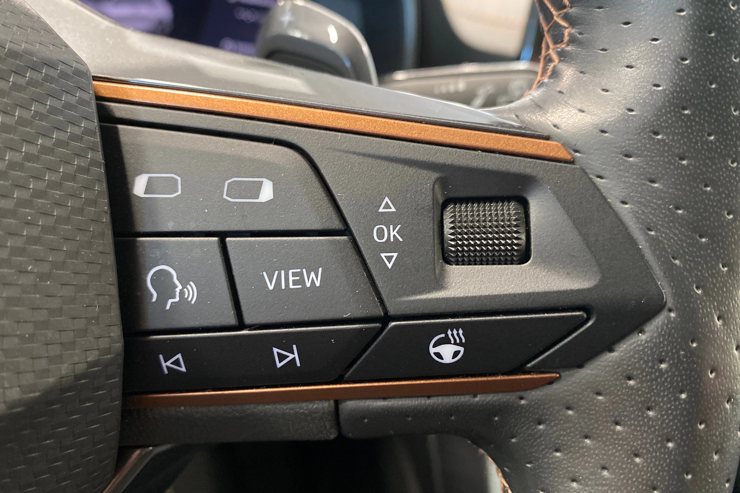 Musta CUPRA Formentor 2023 kuva 18.