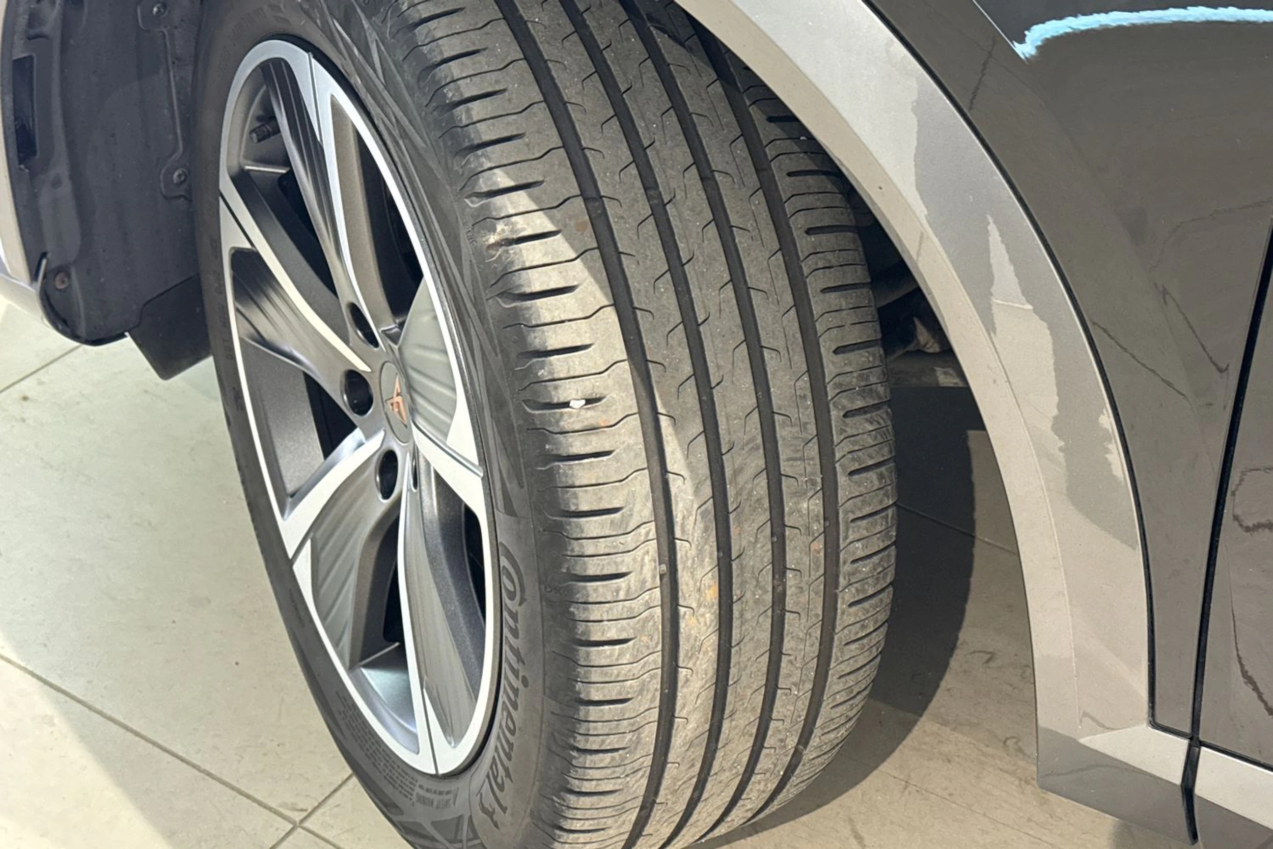 musta CUPRA Formentor 2023 kuva 13.