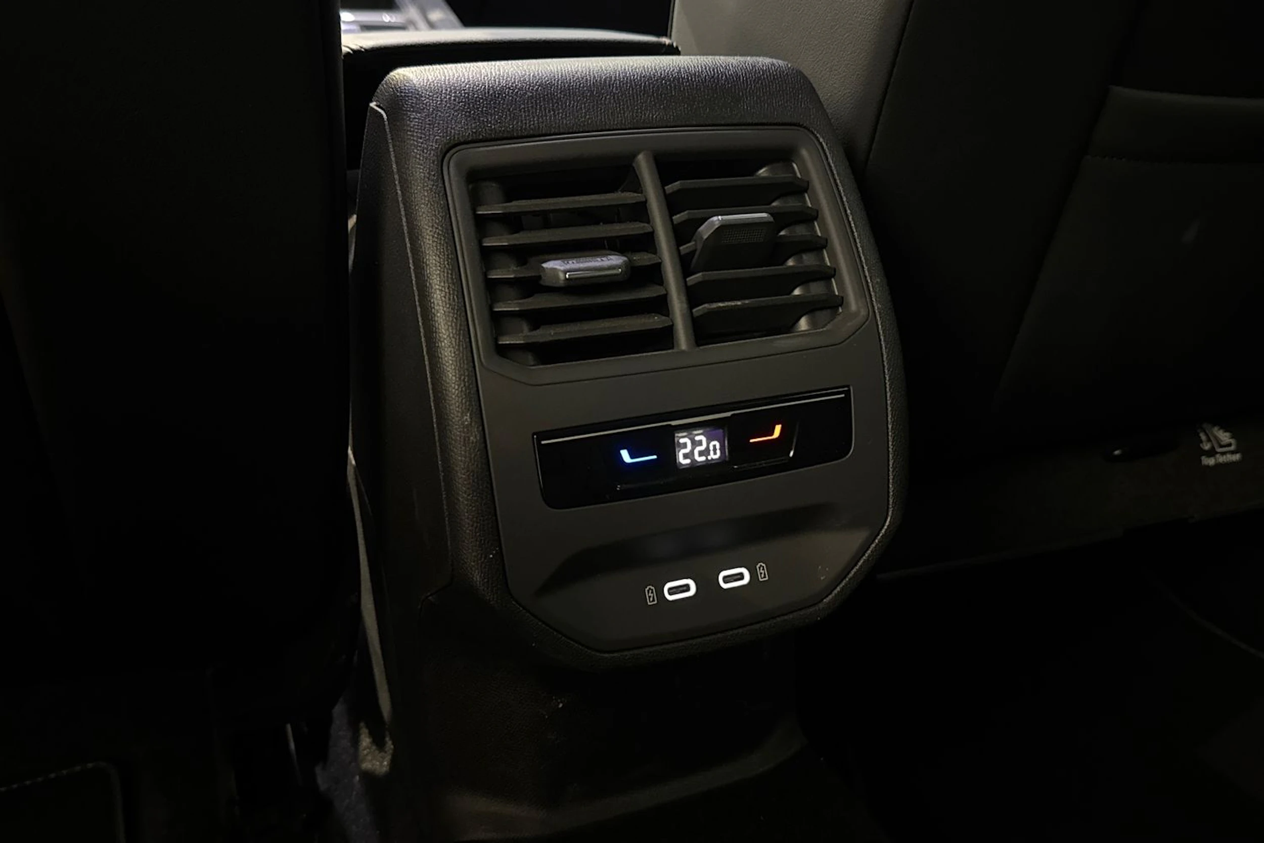 musta CUPRA Formentor 2023 kuva 18.