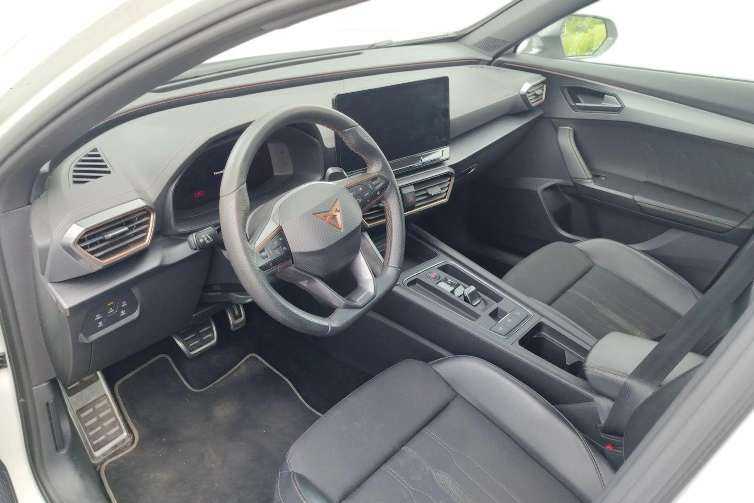 valkoinen CUPRA Formentor 2023 kuva 3.