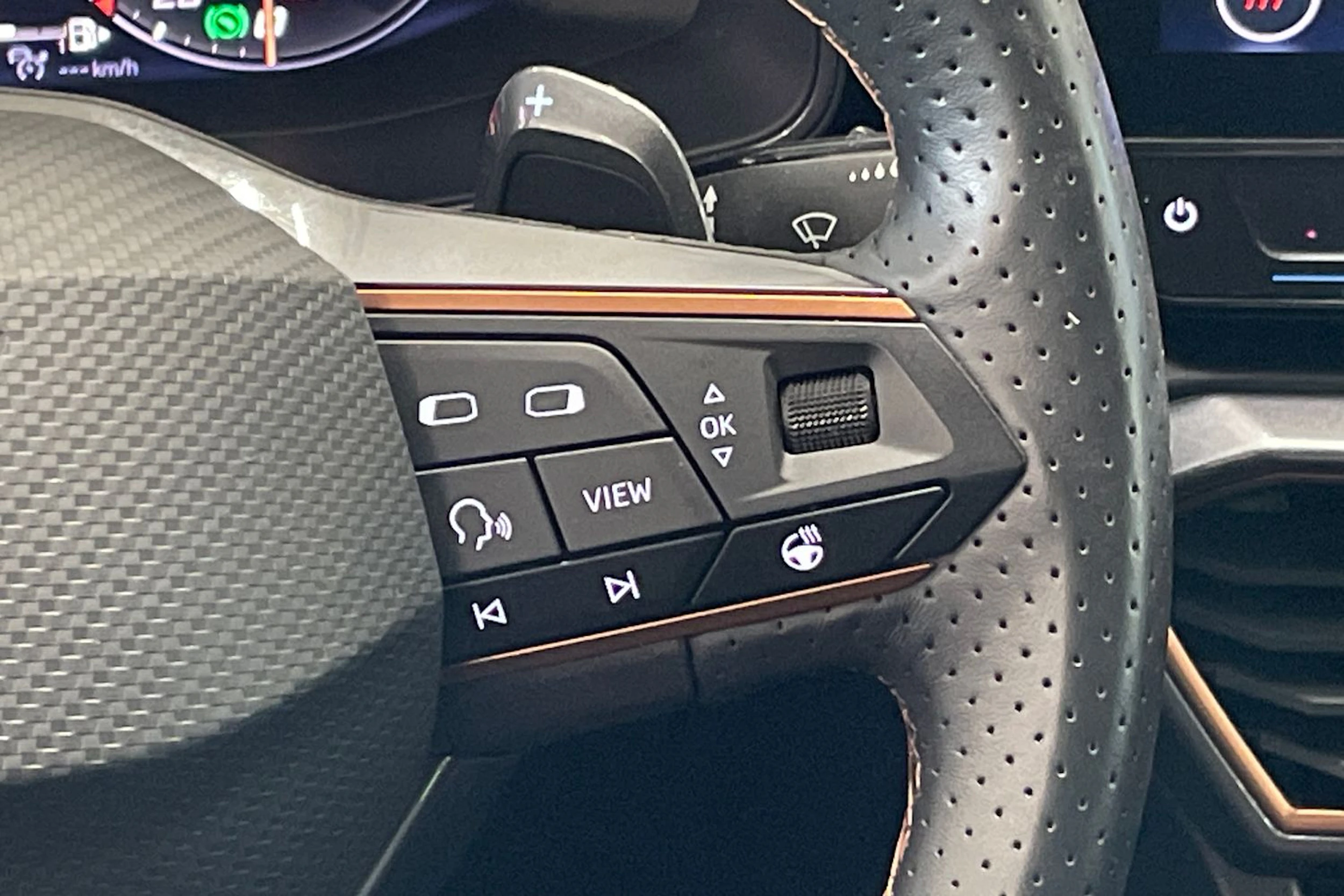 valkoinen CUPRA Formentor 2023 kuva 13.