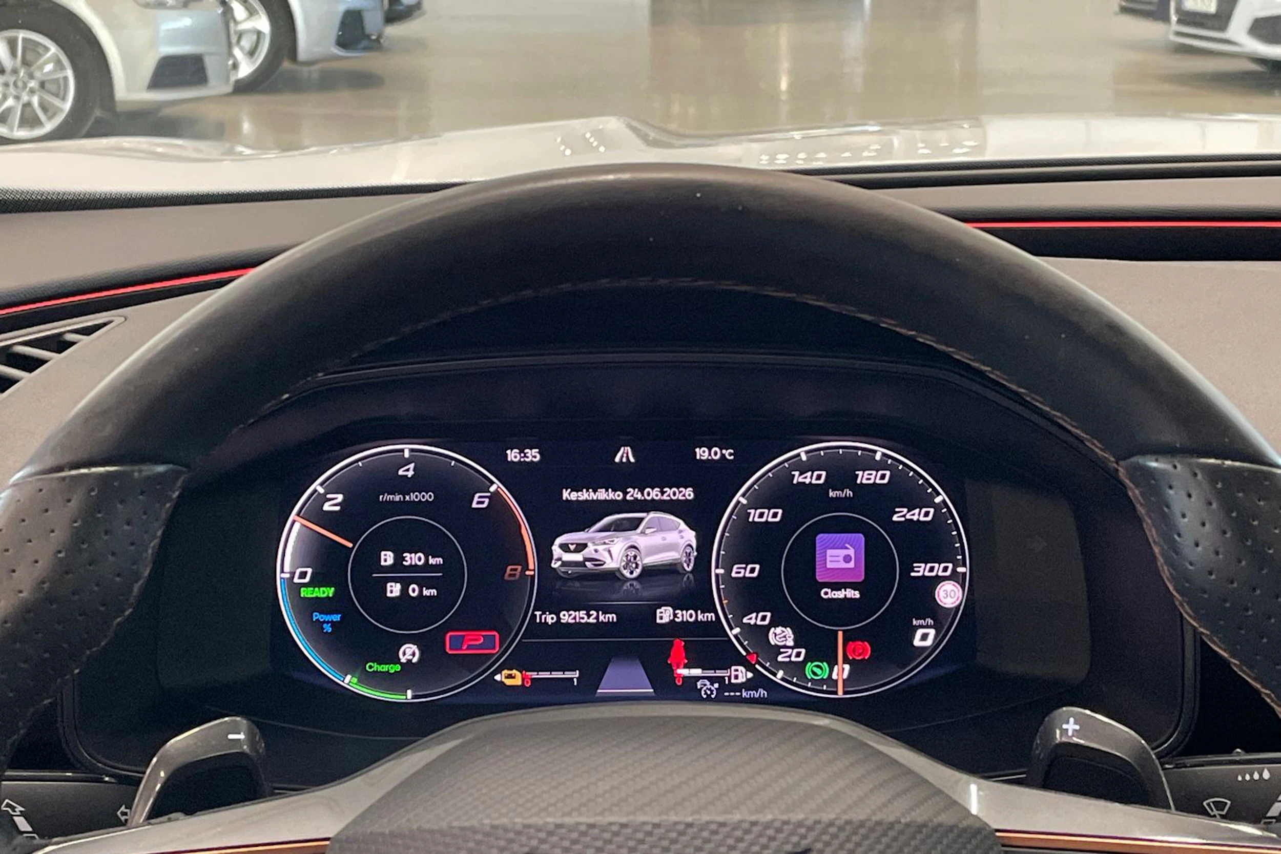 valkoinen CUPRA Formentor 2023 kuva 15.