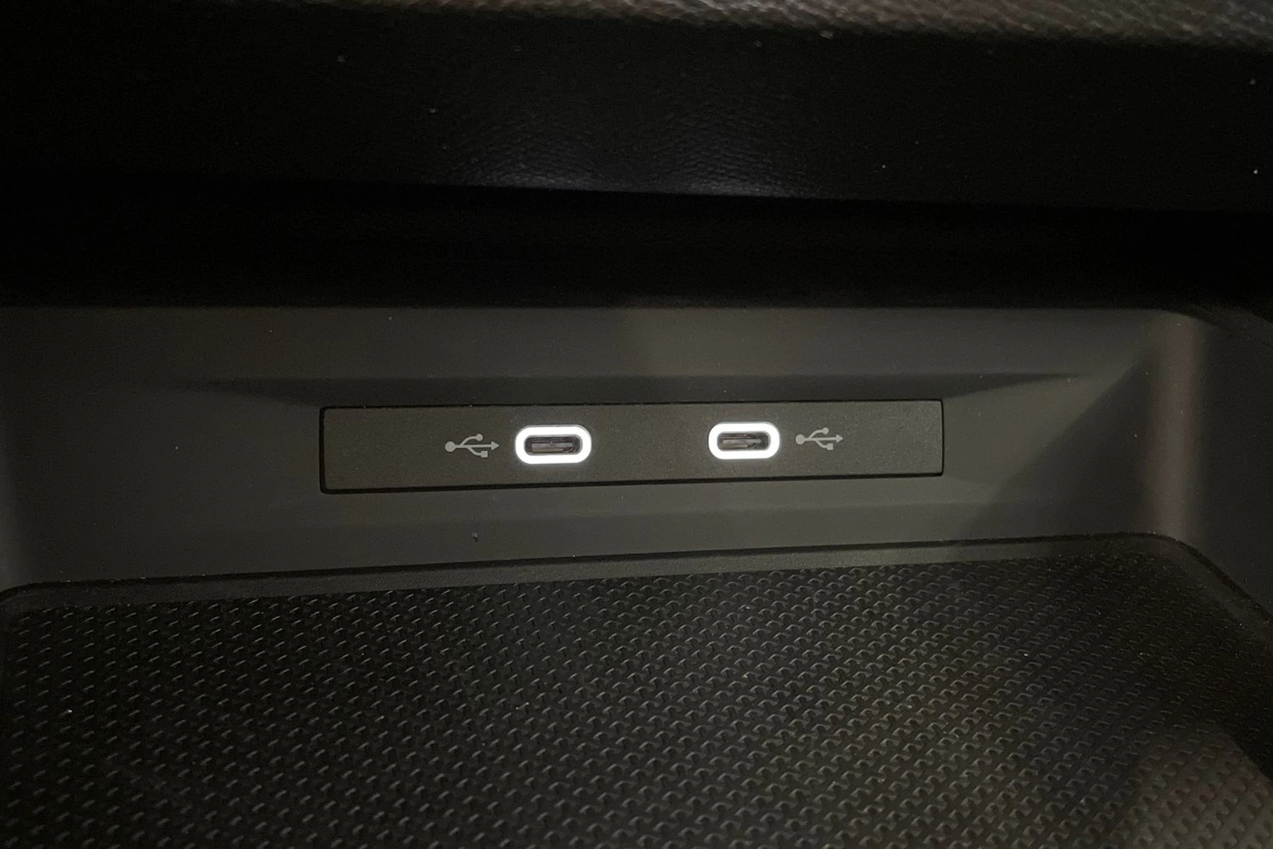 valkoinen CUPRA Formentor 2023 kuva 28.