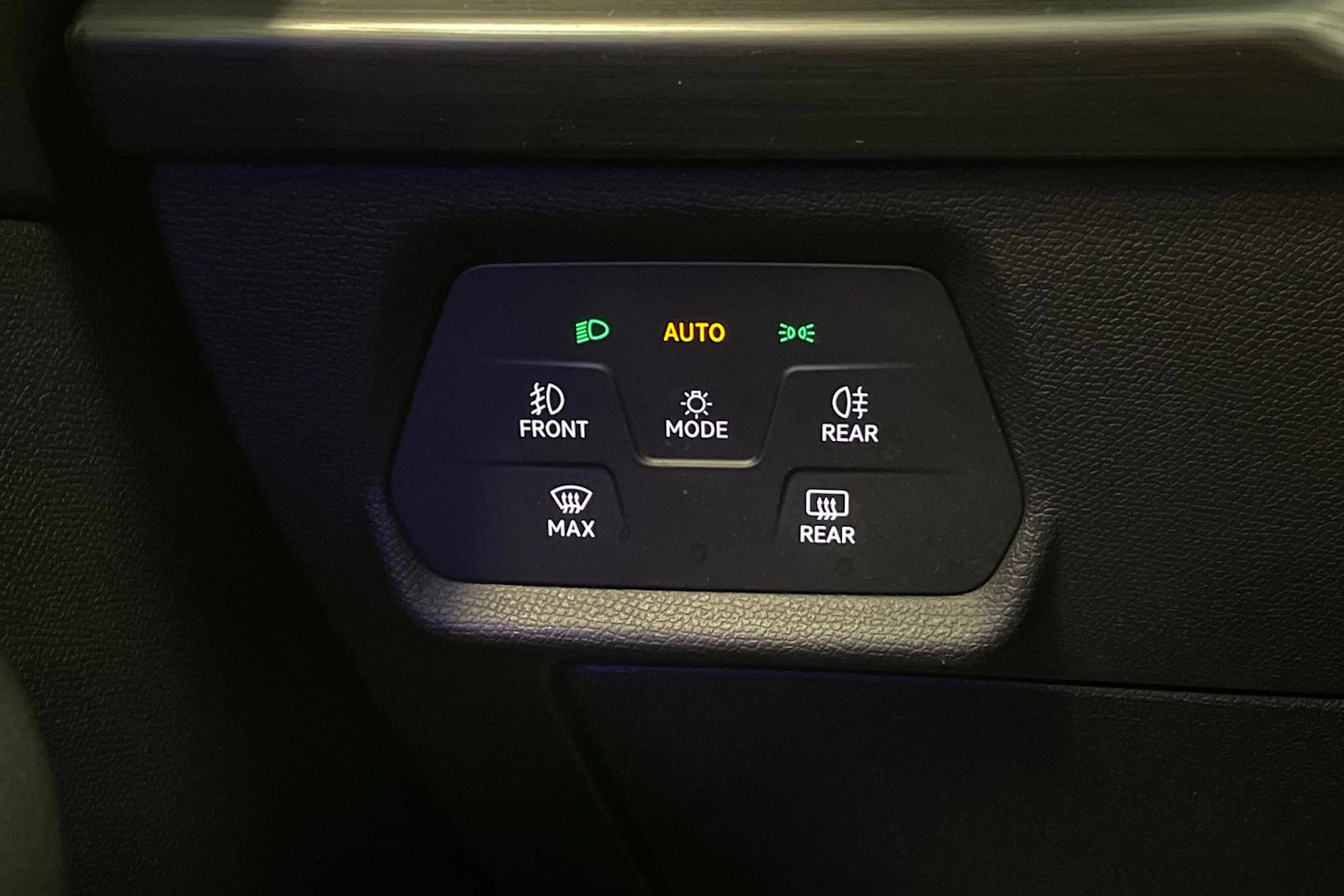 valkoinen CUPRA Formentor 2023 kuva 30.