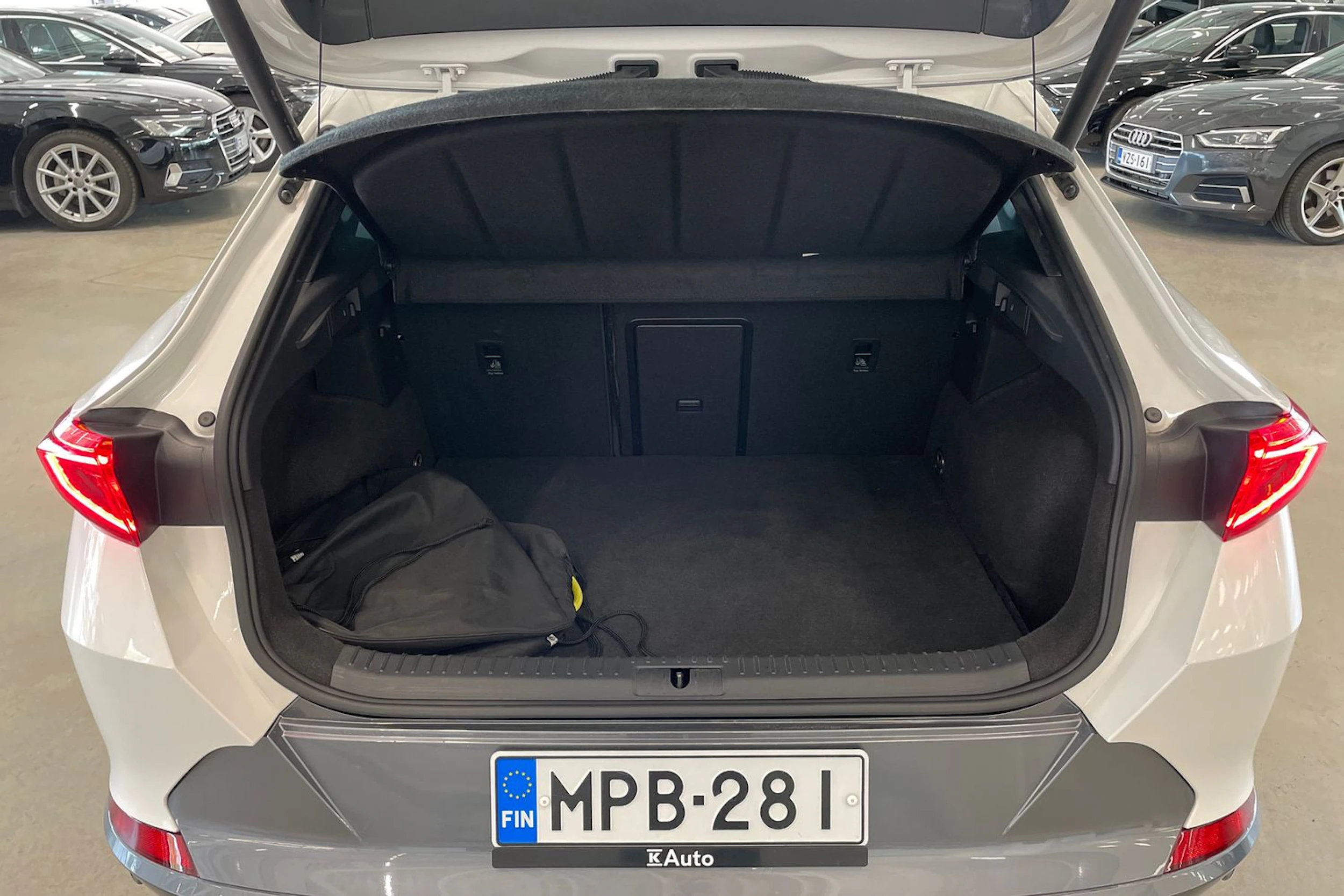 valkoinen CUPRA Formentor 2023 kuva 32.