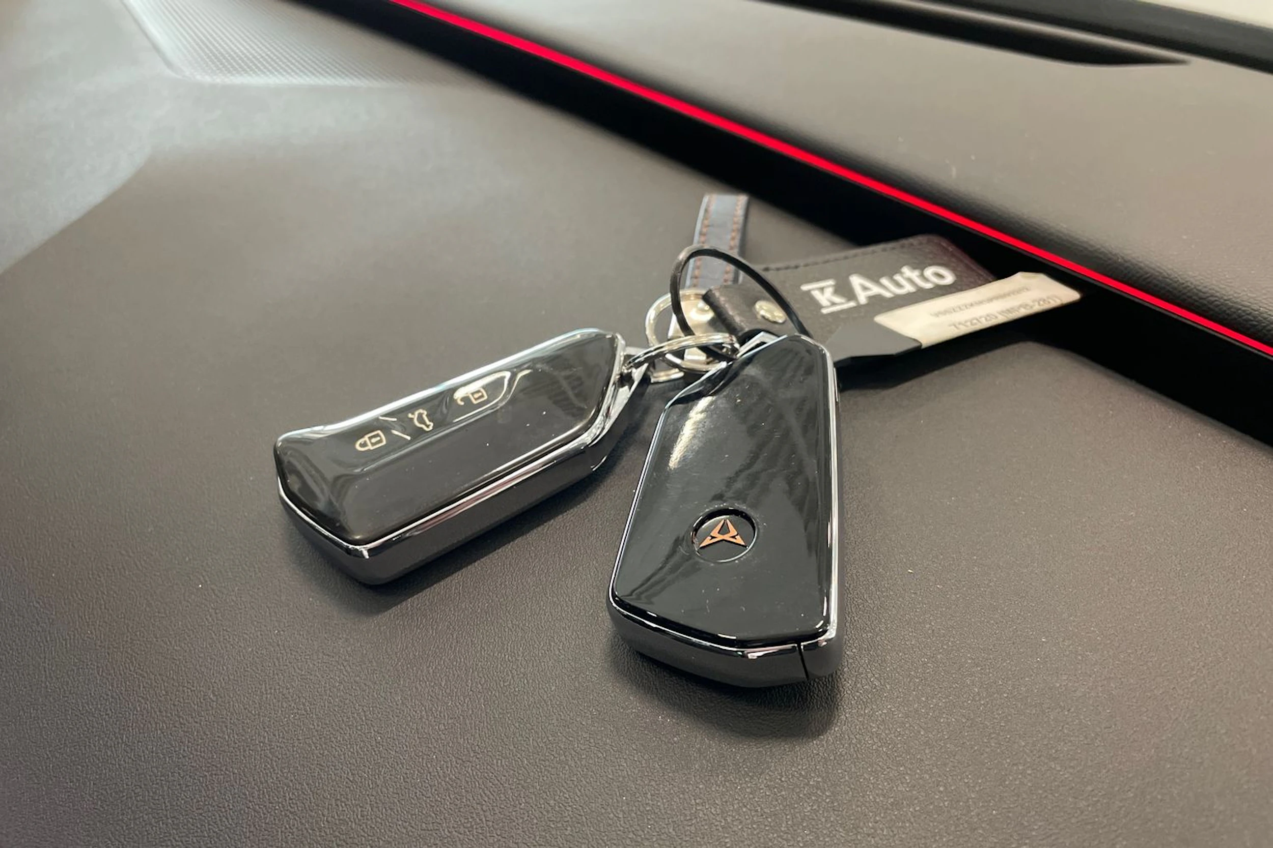 valkoinen CUPRA Formentor 2023 kuva 34.