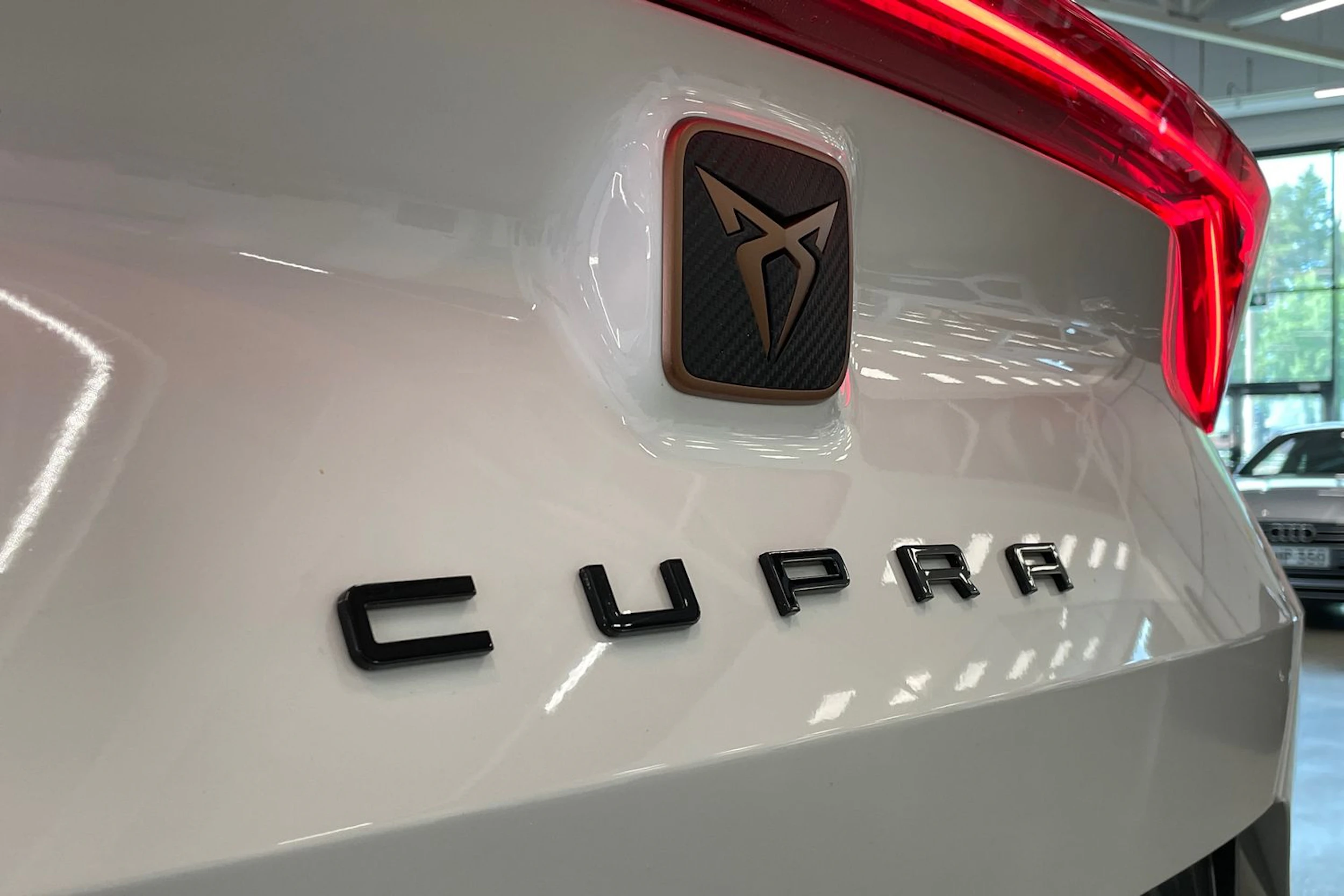 valkoinen CUPRA Formentor 2023 kuva 35.