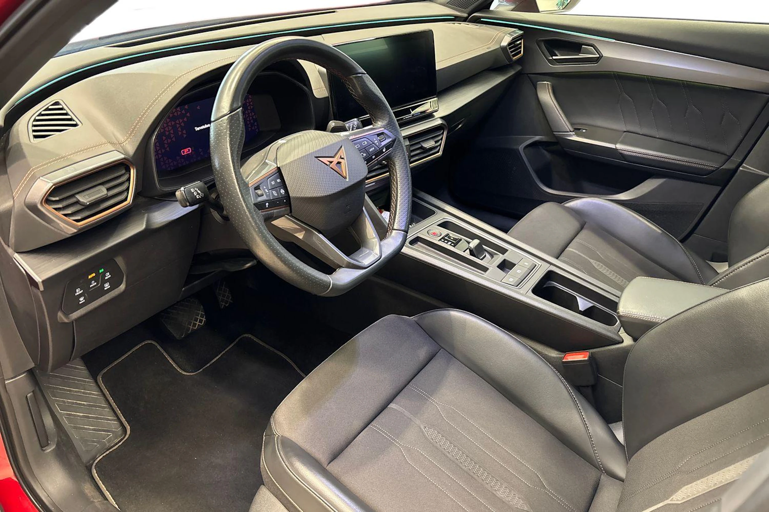 Punainen CUPRA Formentor 2023 kuva 6.