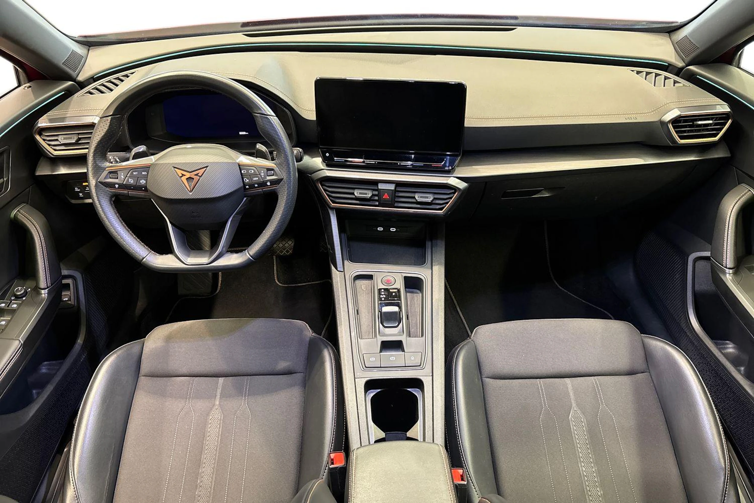 Punainen CUPRA Formentor 2023 kuva 7.