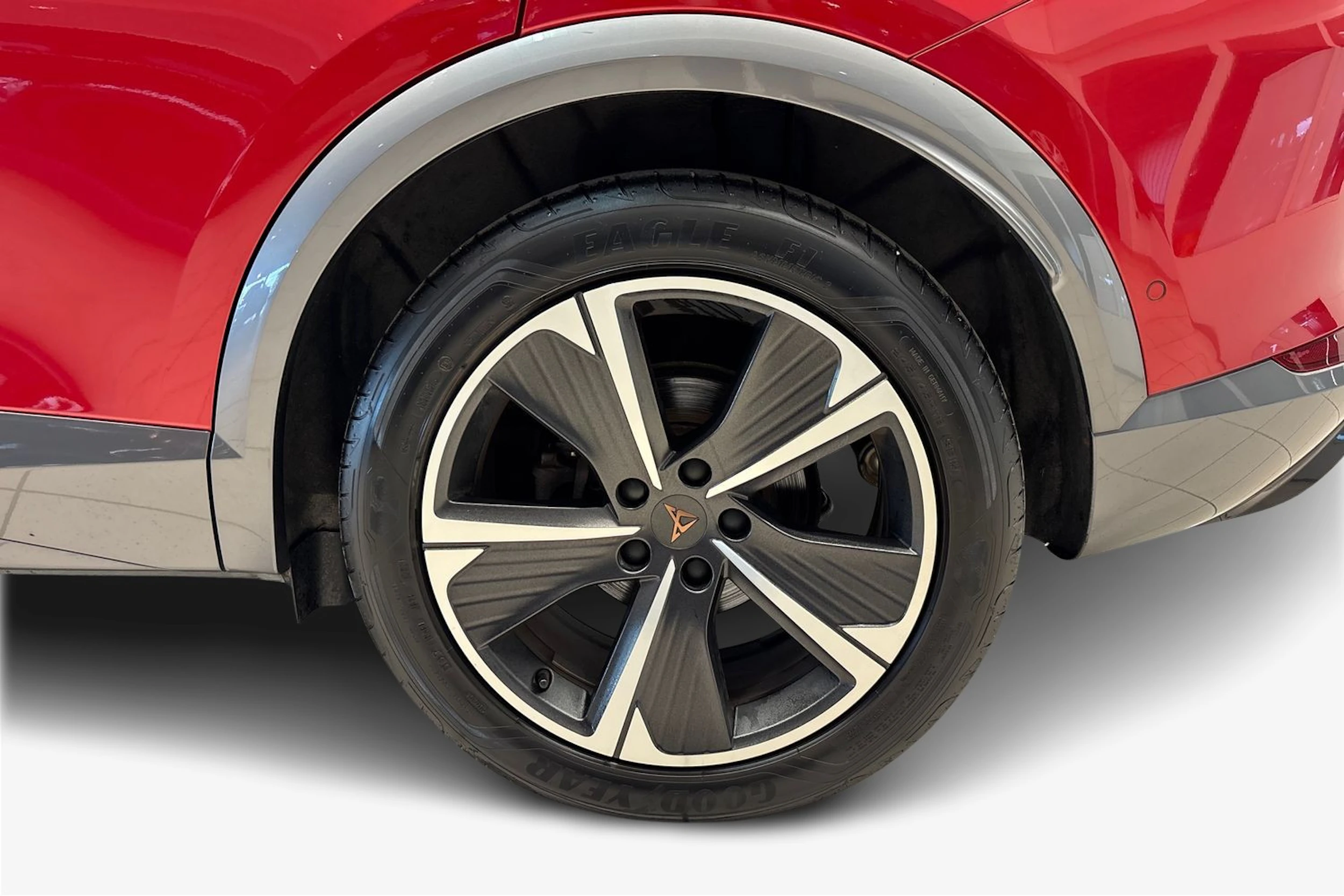 Punainen CUPRA Formentor 2023 kuva 9.