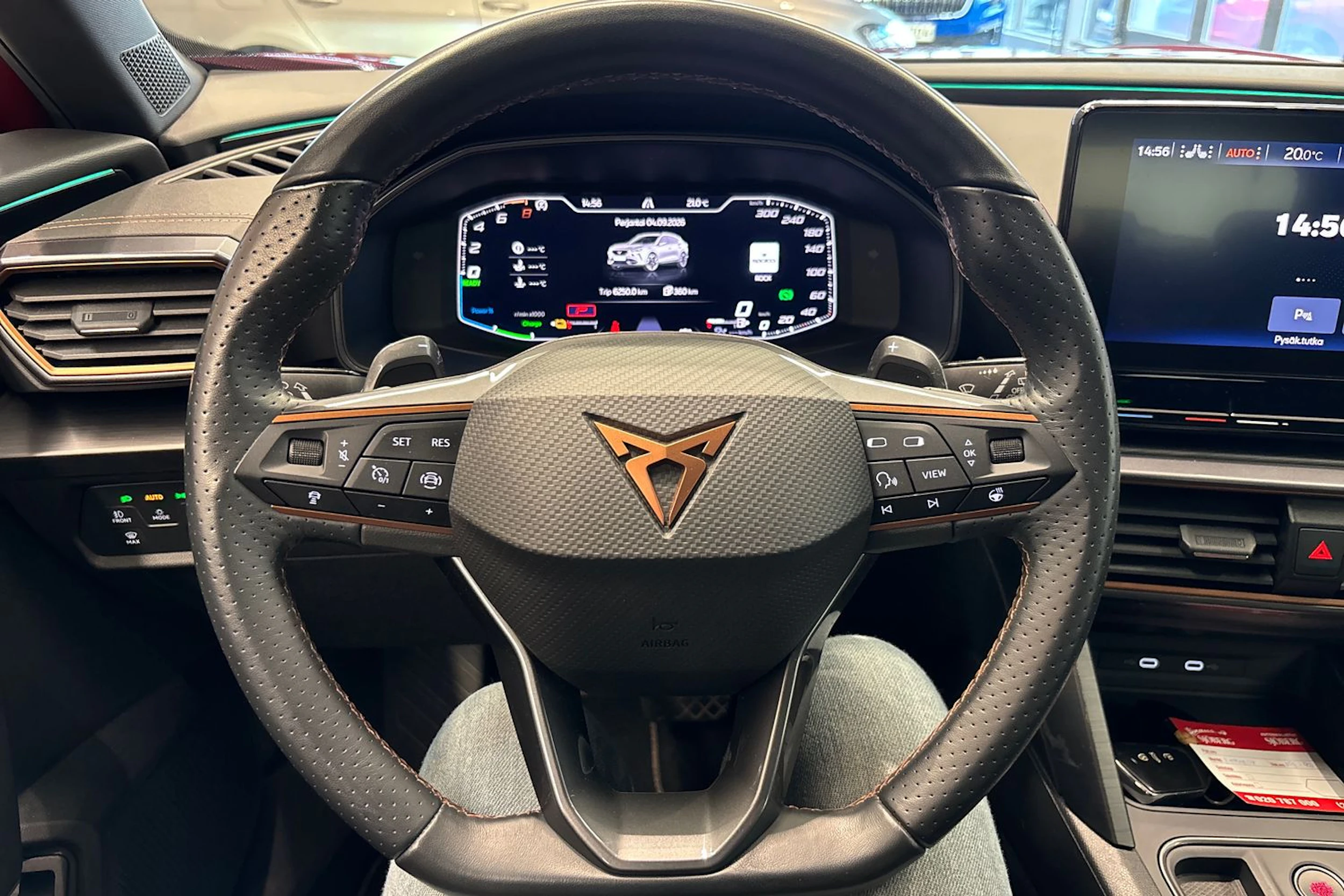 Punainen CUPRA Formentor 2023 kuva 18.