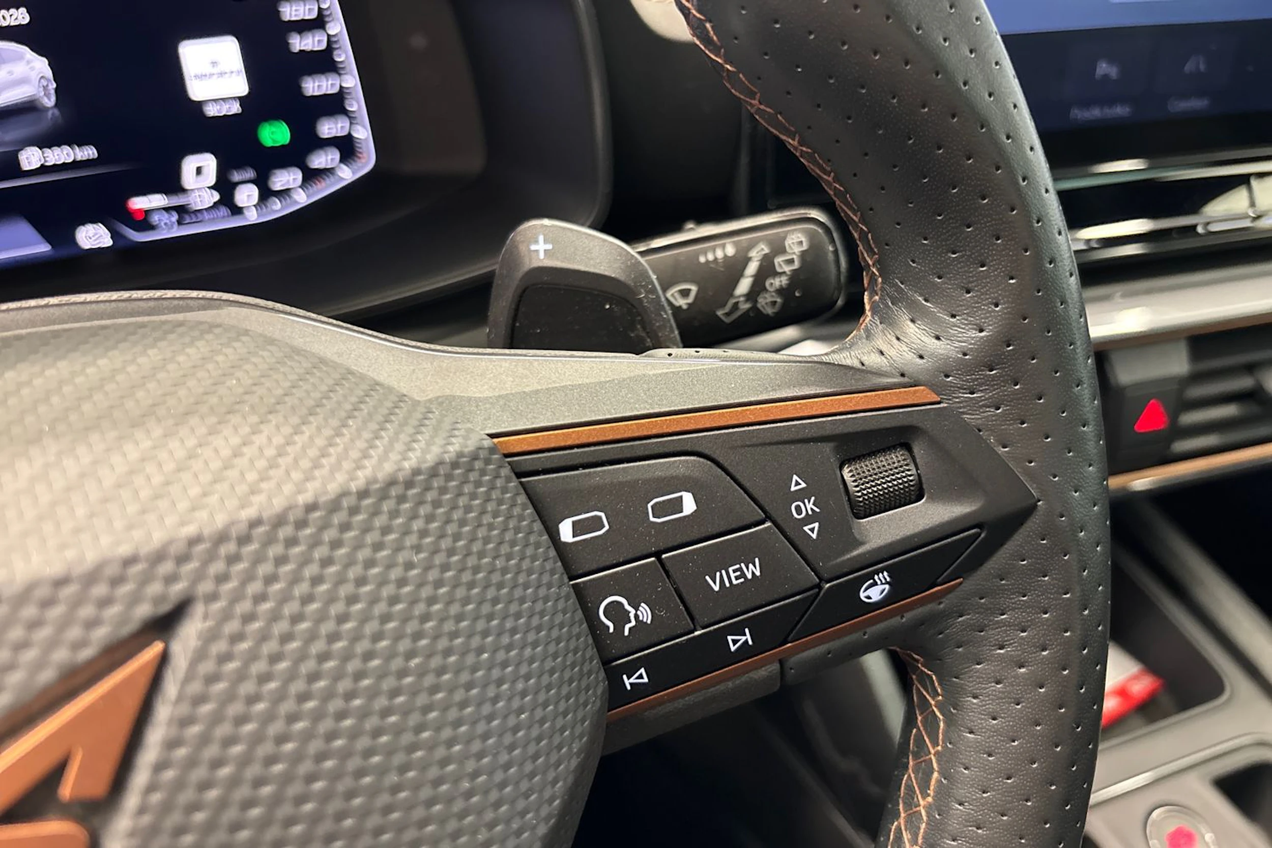 Punainen CUPRA Formentor 2023 kuva 24.