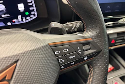 Punainen CUPRA Formentor 2023 kuva 24.