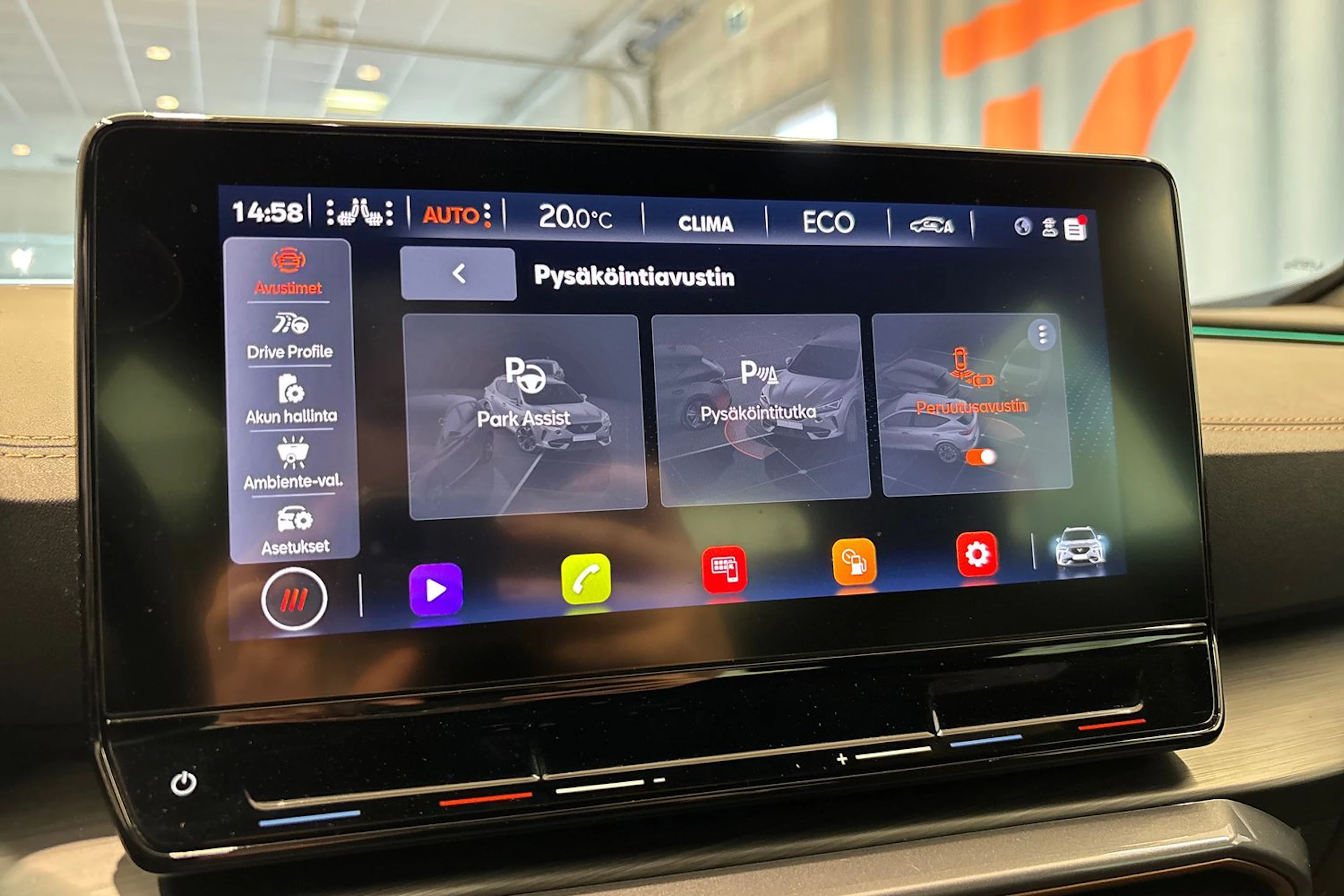 Punainen CUPRA Formentor 2023 kuva 28.