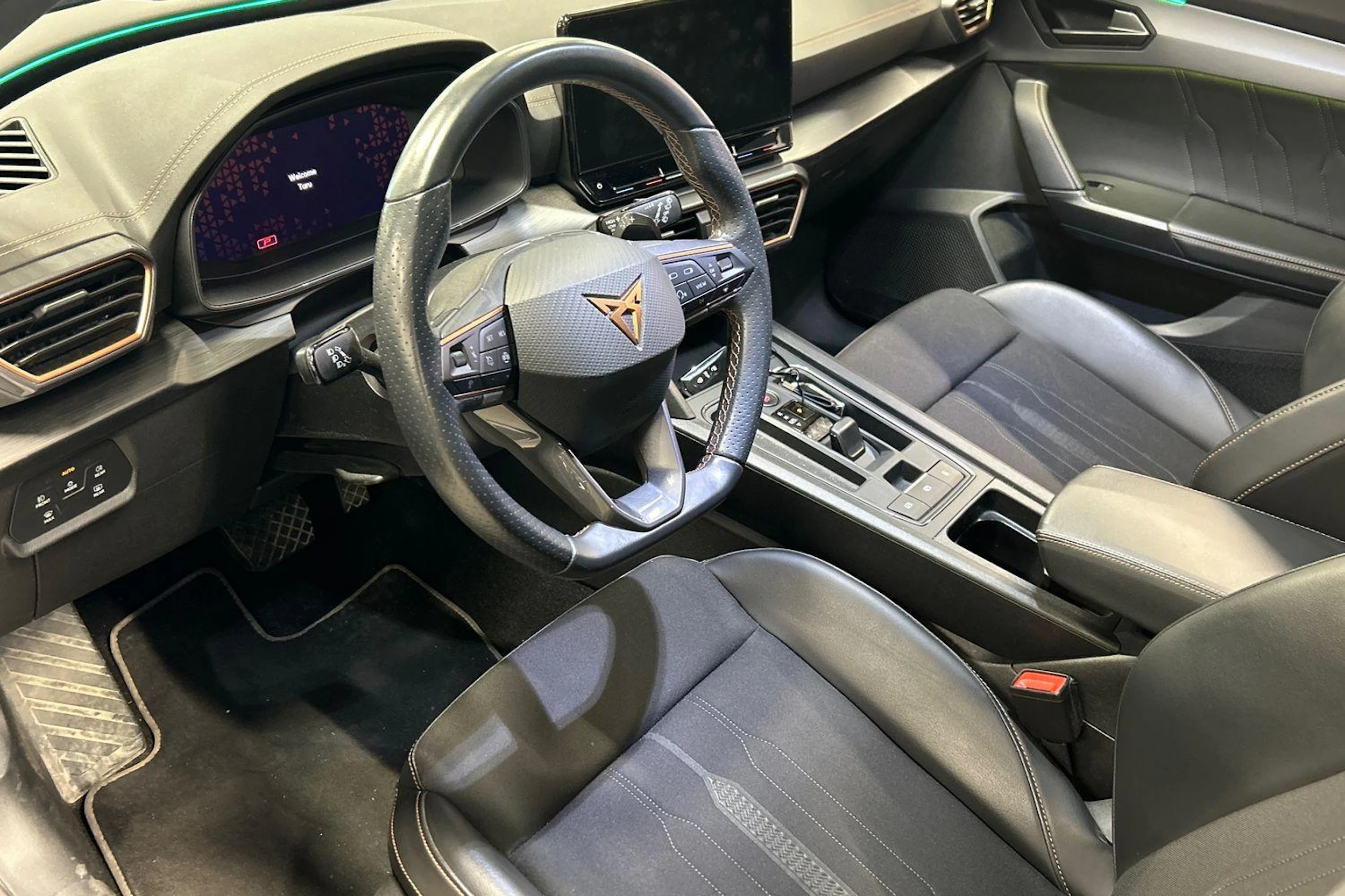 harmaa CUPRA Formentor 2023 kuva 3.