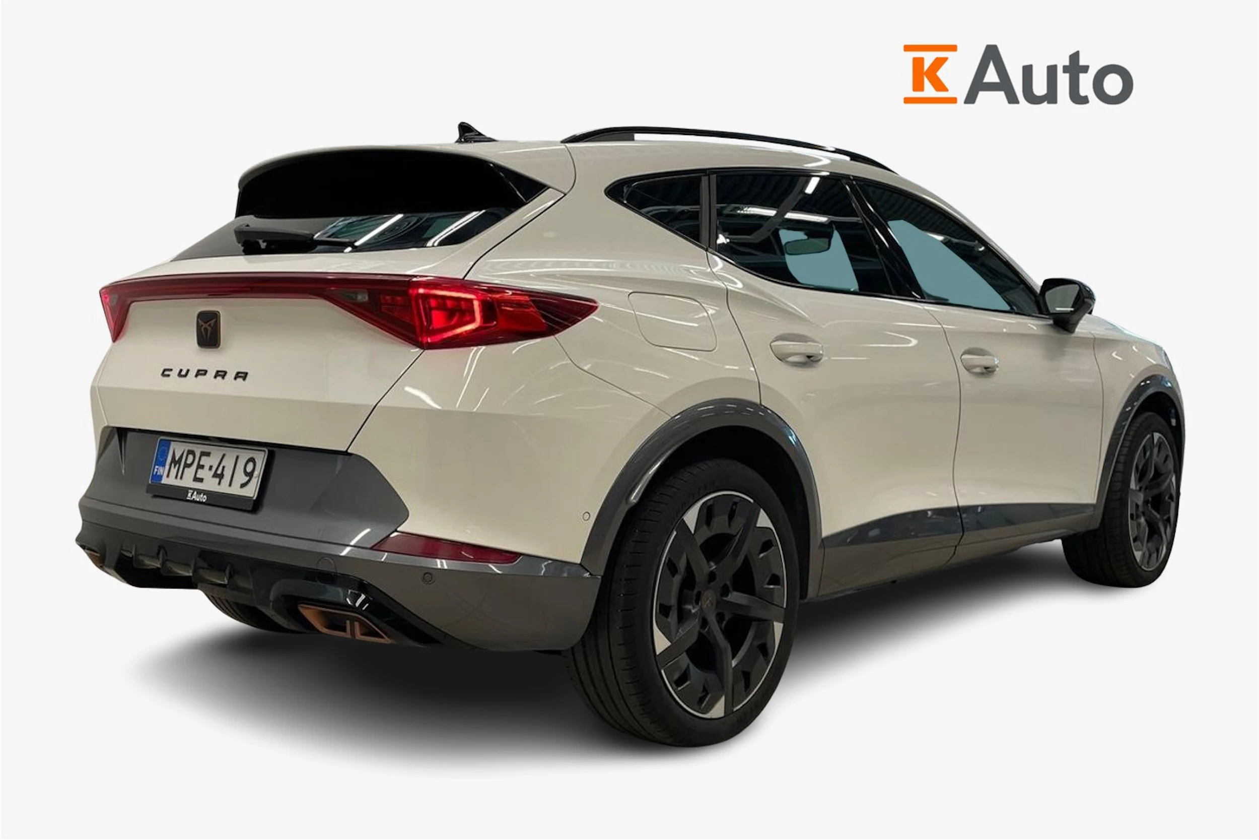 valkoinen CUPRA Formentor 2023 kuva 2.