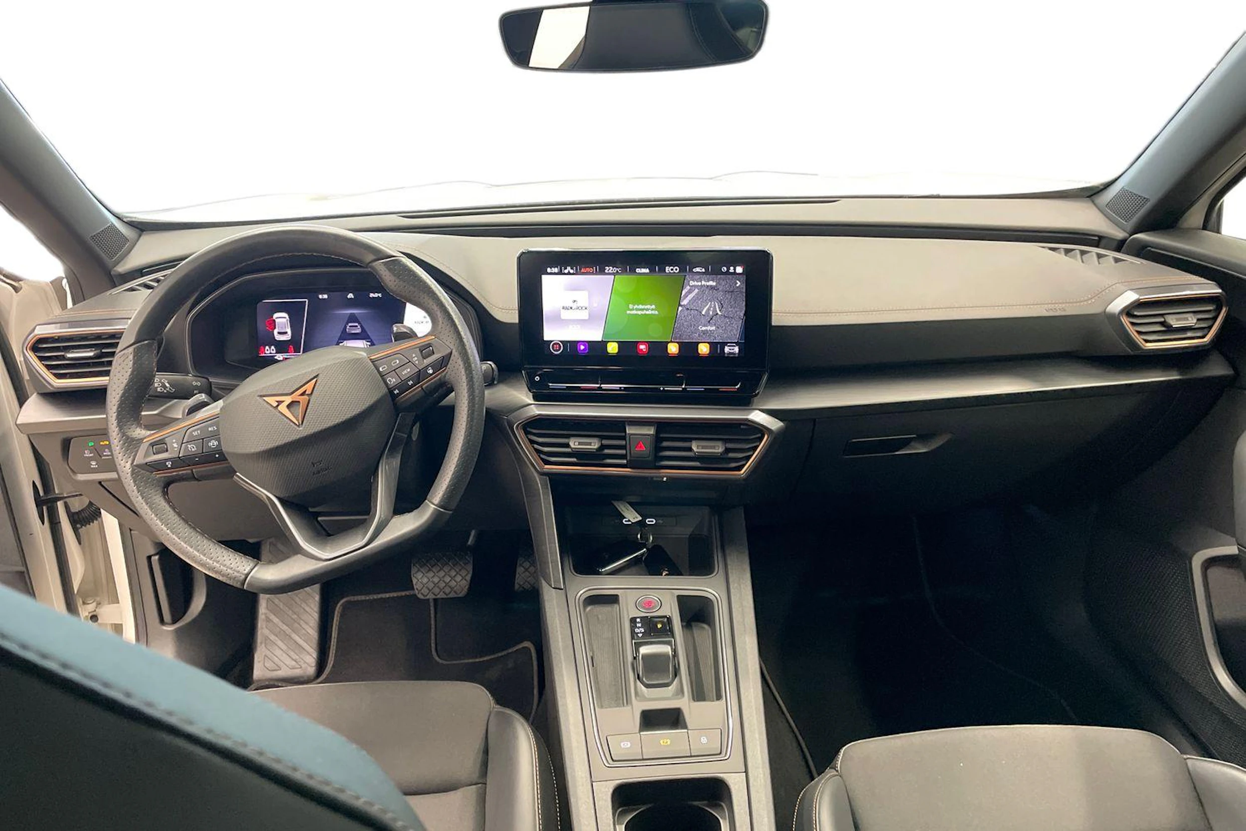 valkoinen CUPRA Formentor 2023 kuva 7.