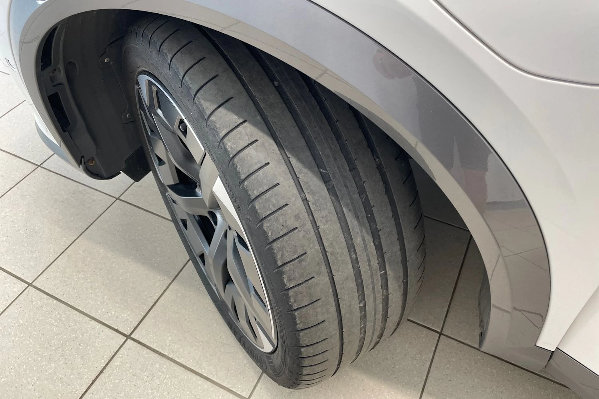 valkoinen CUPRA Formentor 2023 kuva 10.