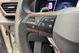 valkoinen CUPRA Formentor 2023 kuva 13.