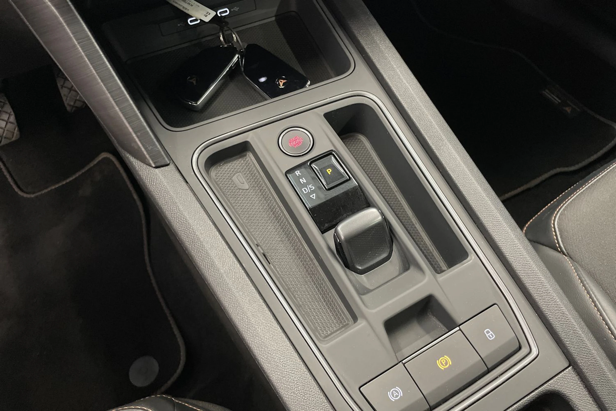 valkoinen CUPRA Formentor 2023 kuva 14.