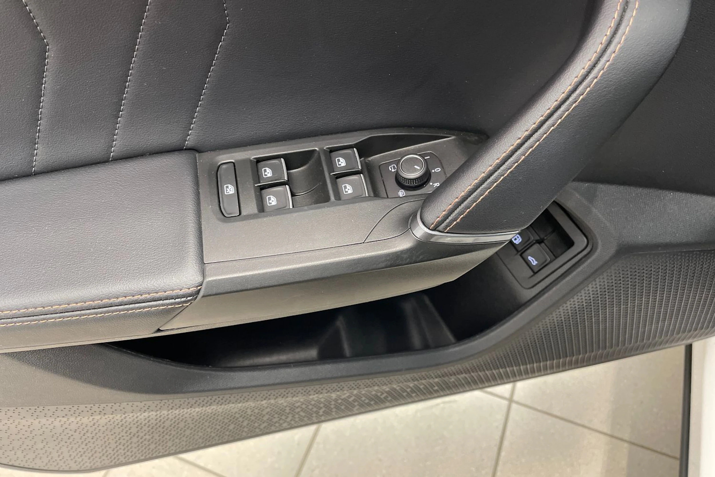 valkoinen CUPRA Formentor 2023 kuva 17.