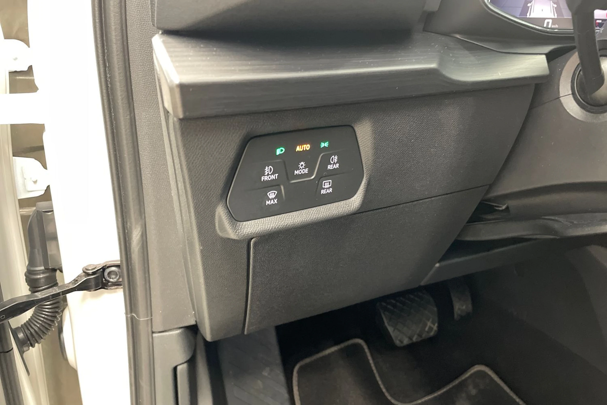 valkoinen CUPRA Formentor 2023 kuva 18.