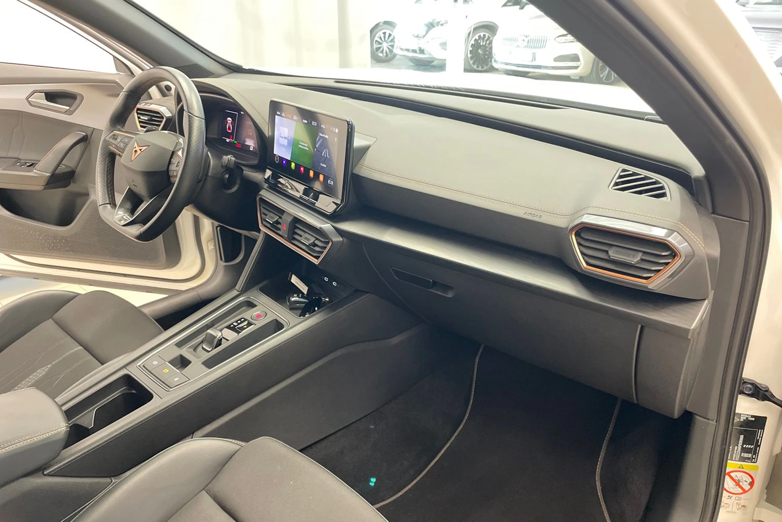 valkoinen CUPRA Formentor 2023 kuva 25.