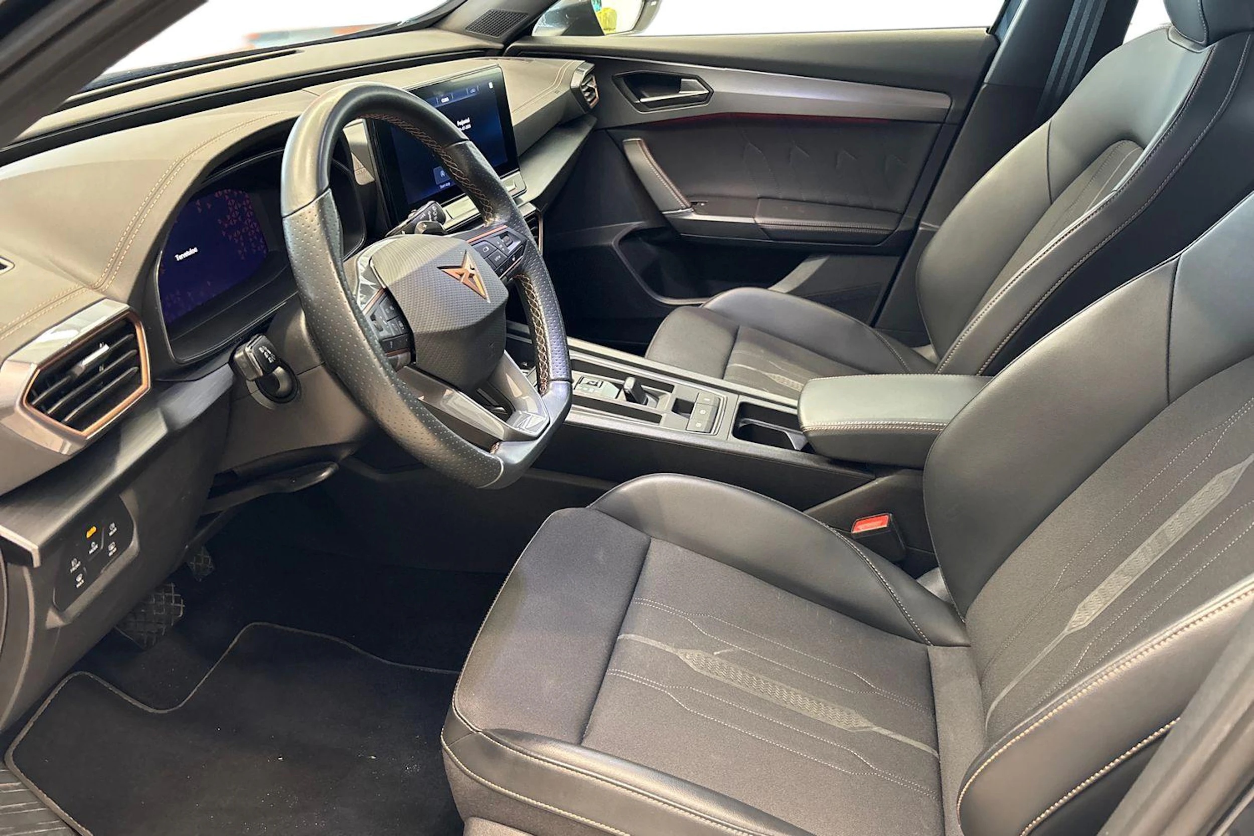 Harmaa CUPRA Formentor 2023 kuva 6.