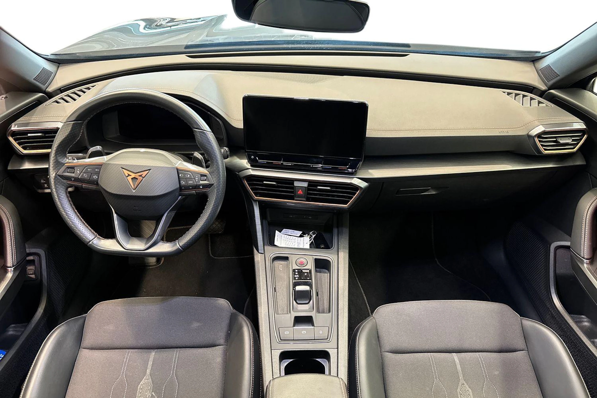 Harmaa CUPRA Formentor 2023 kuva 7.