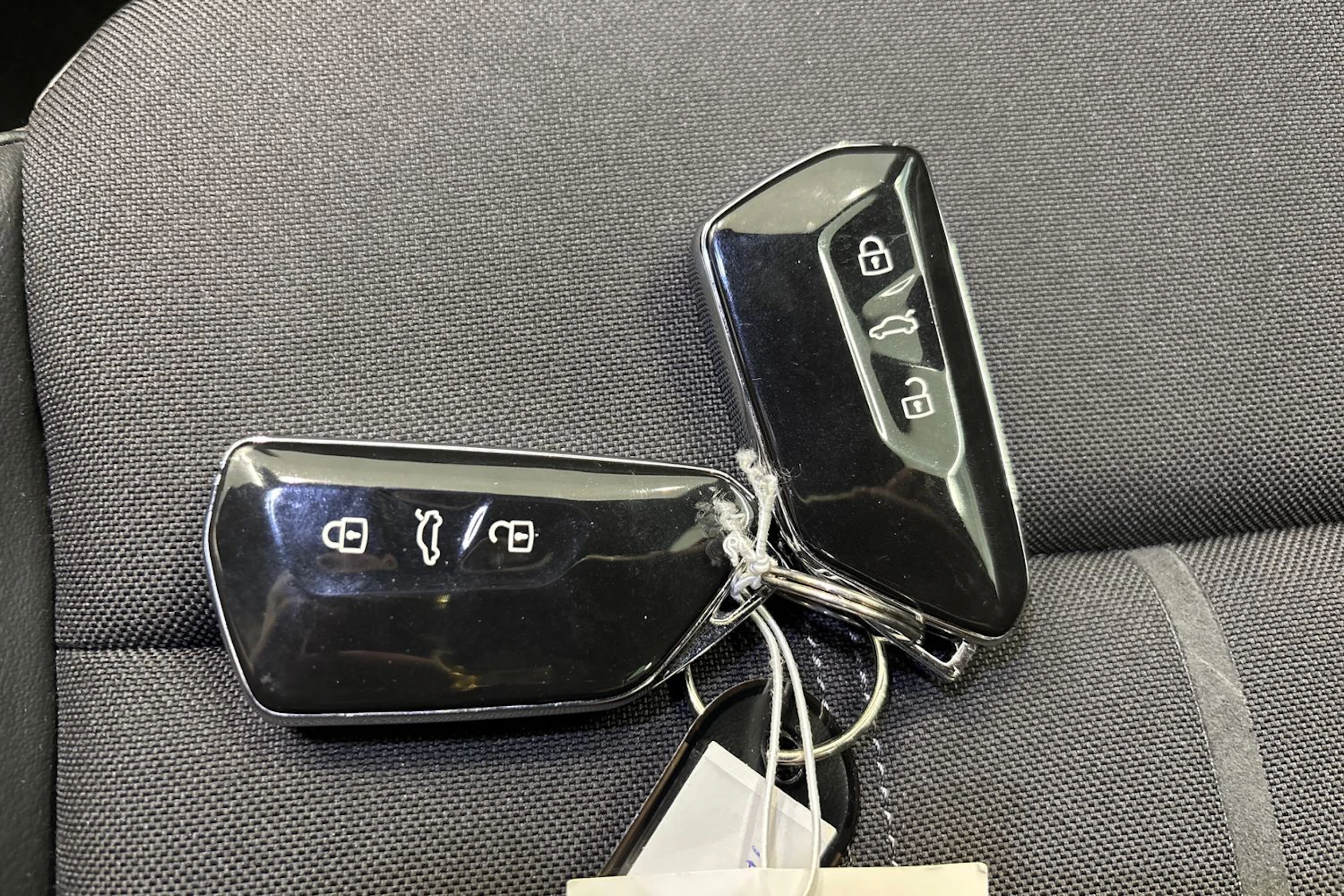 Harmaa CUPRA Formentor 2023 kuva 30.