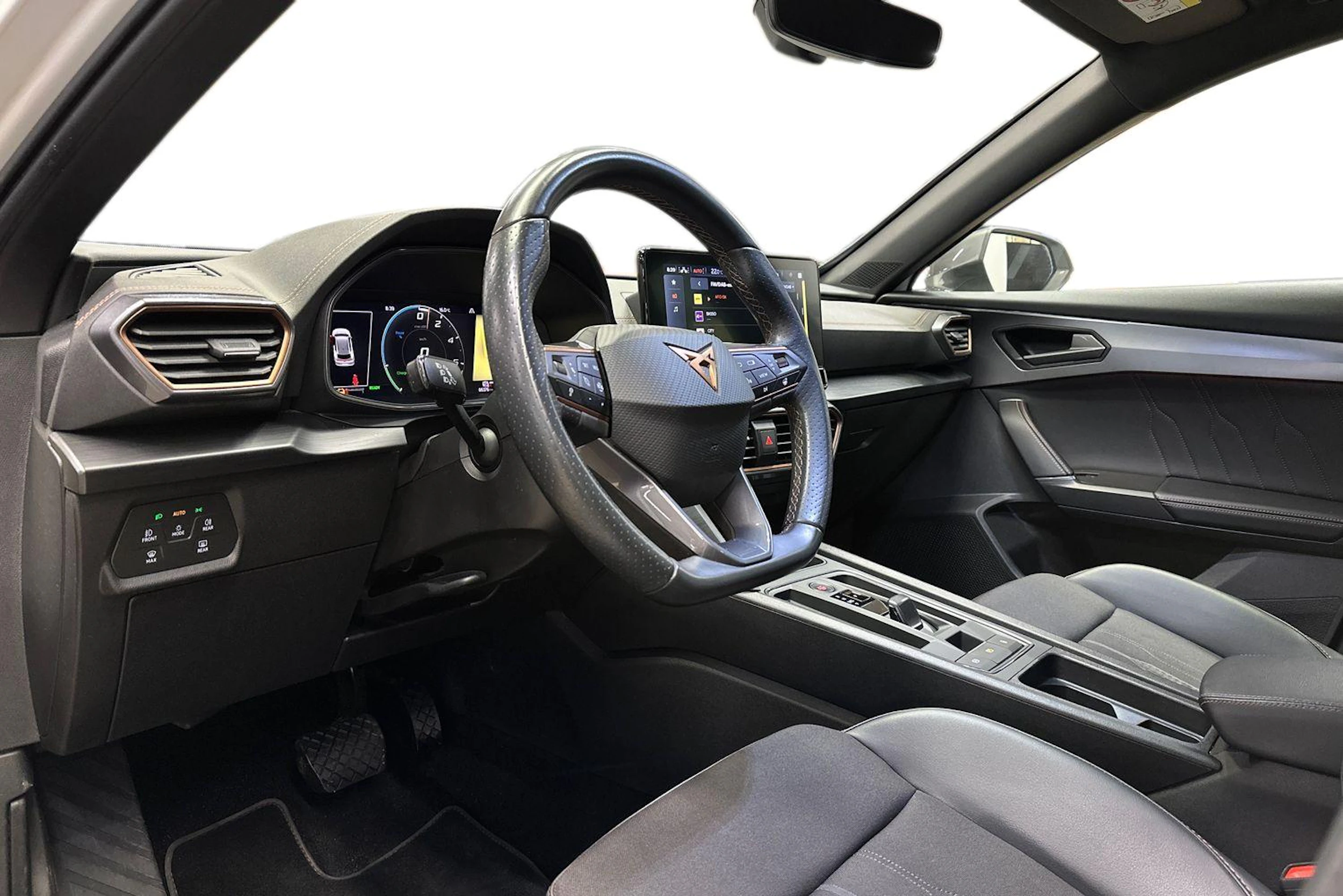 valkoinen CUPRA Formentor 2023 kuva 6.