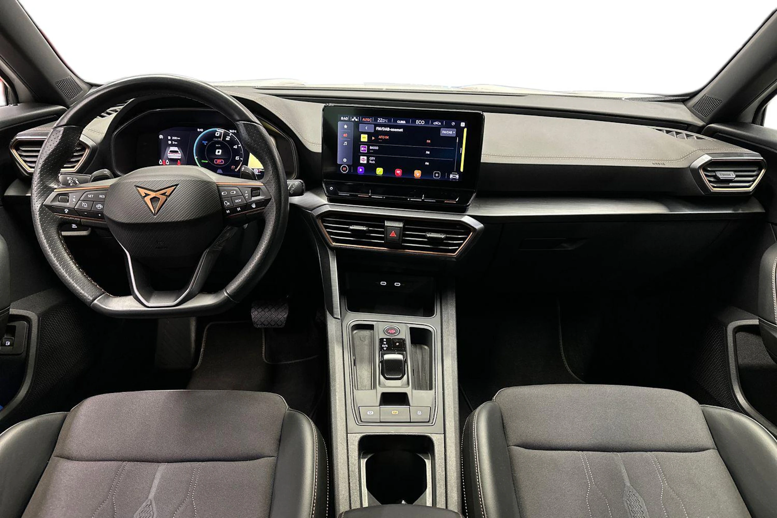 valkoinen CUPRA Formentor 2023 kuva 7.