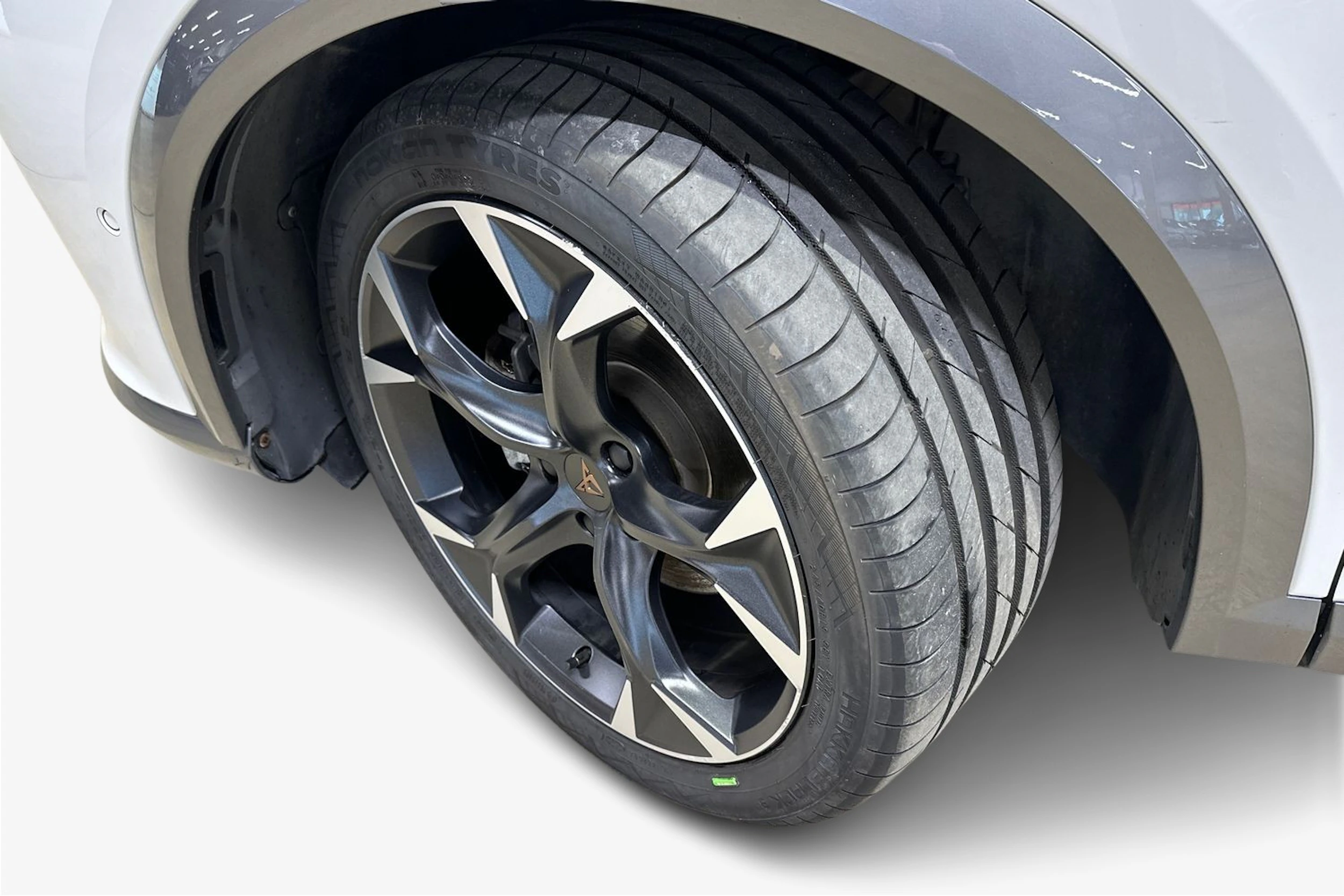valkoinen CUPRA Formentor 2023 kuva 9.