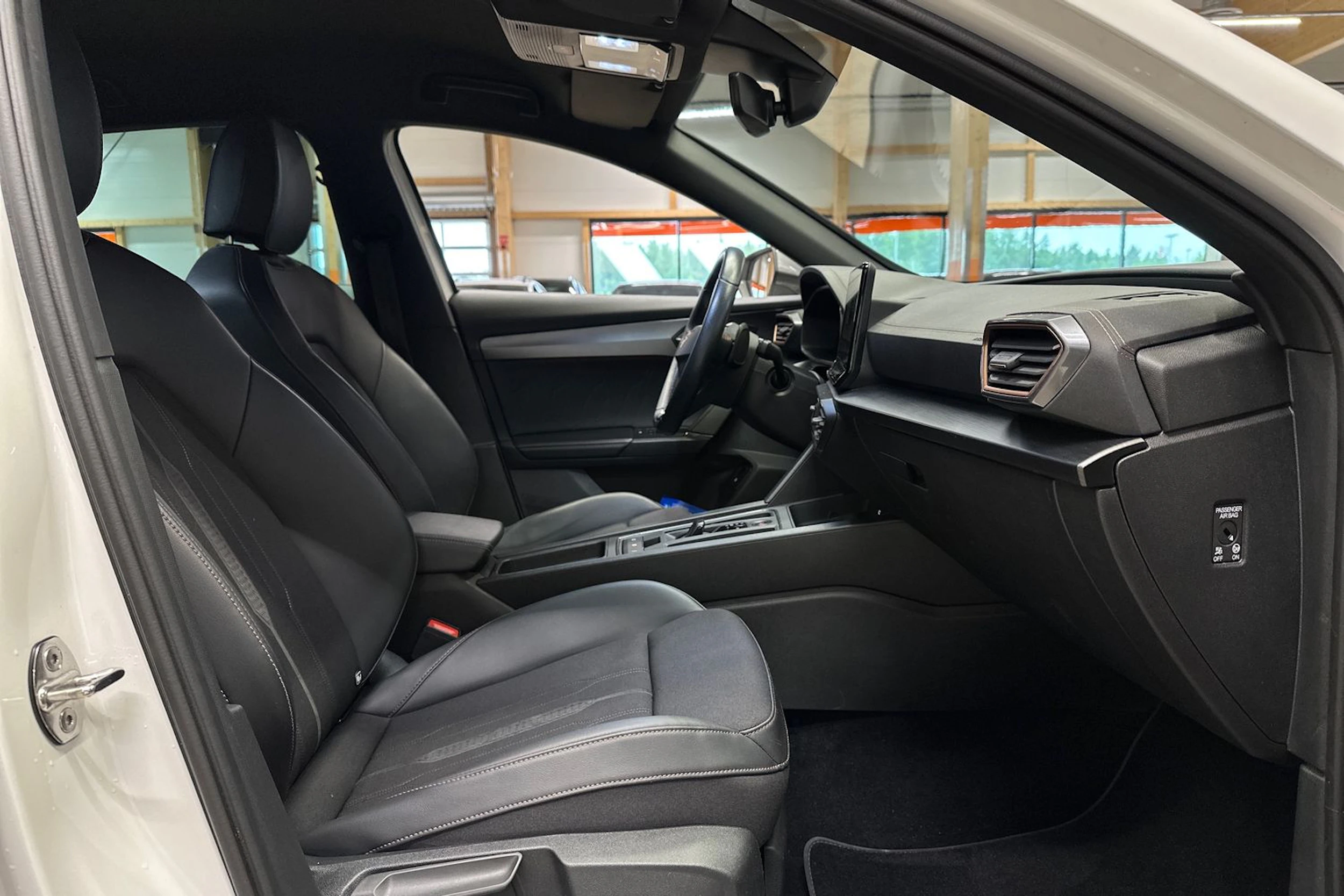 valkoinen CUPRA Formentor 2023 kuva 11.