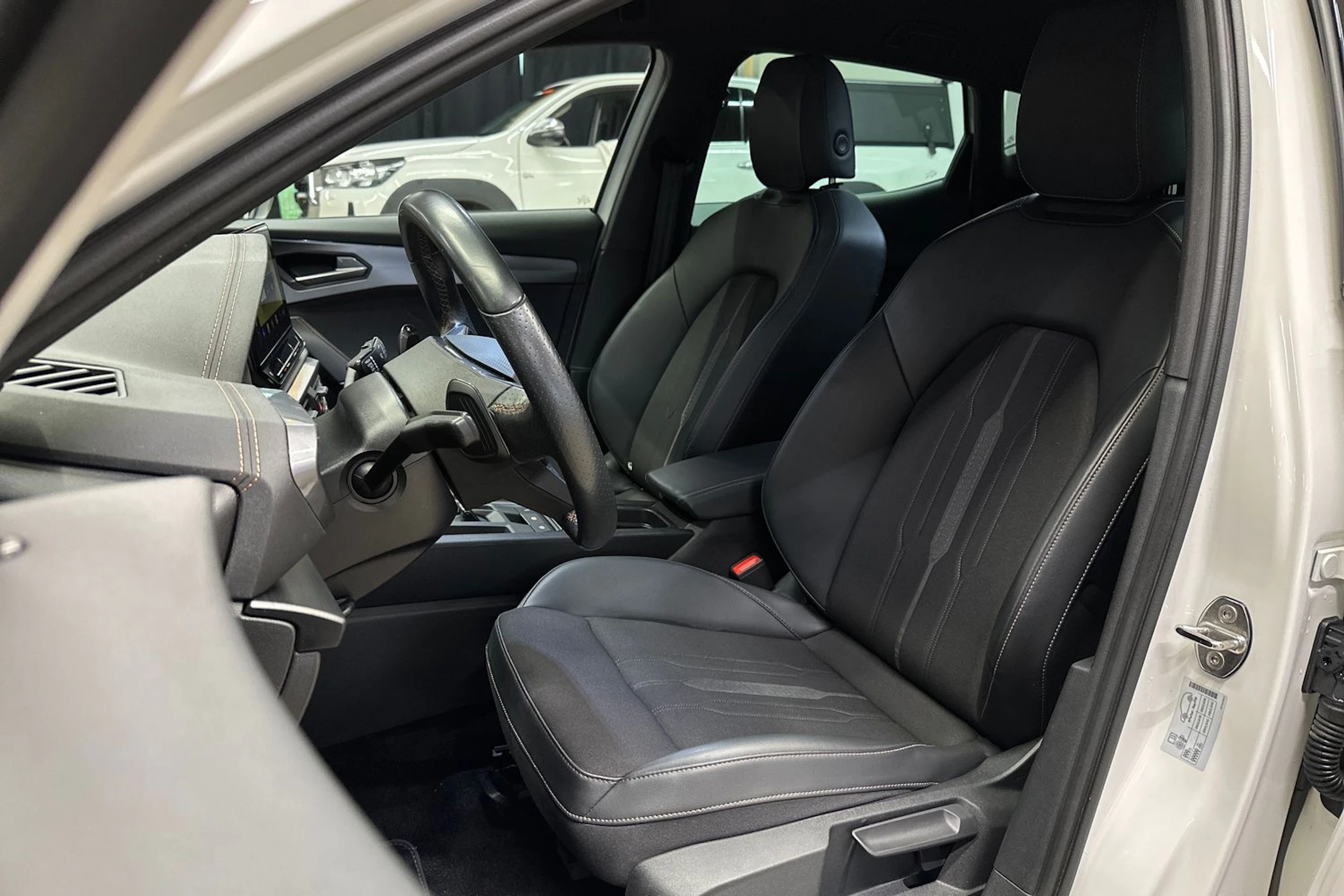valkoinen CUPRA Formentor 2023 kuva 12.