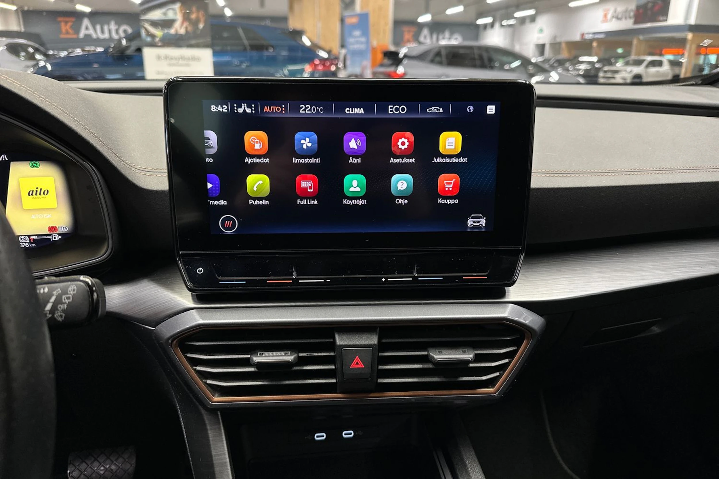 valkoinen CUPRA Formentor 2023 kuva 15.