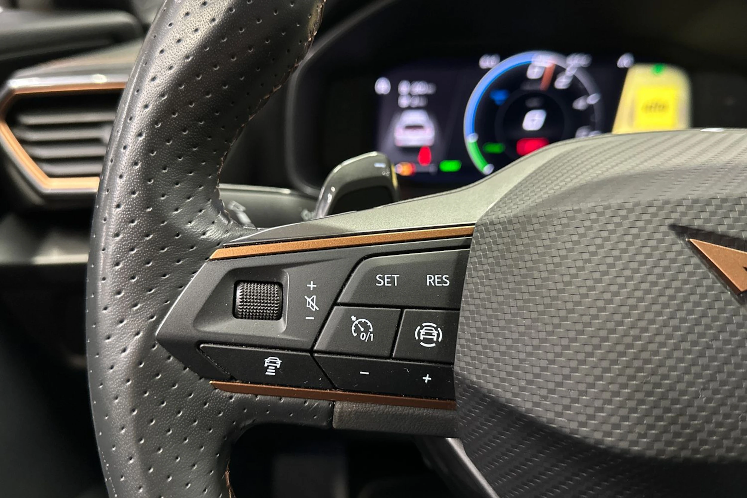 valkoinen CUPRA Formentor 2023 kuva 18.