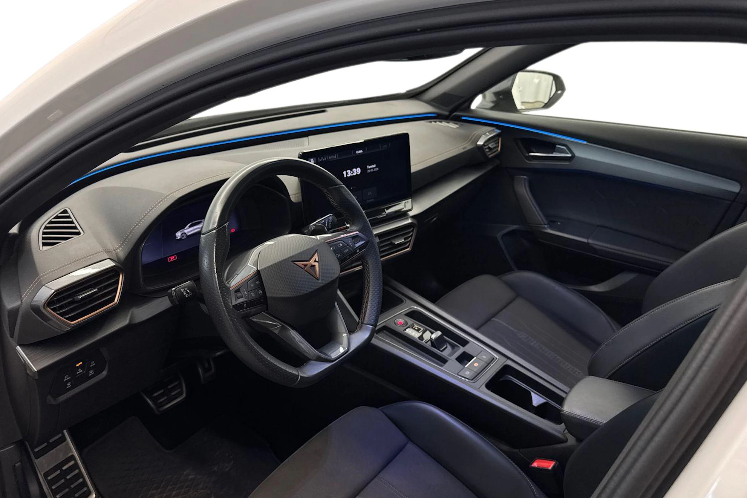 Valkoinen CUPRA Formentor 2023 kuva 6.
