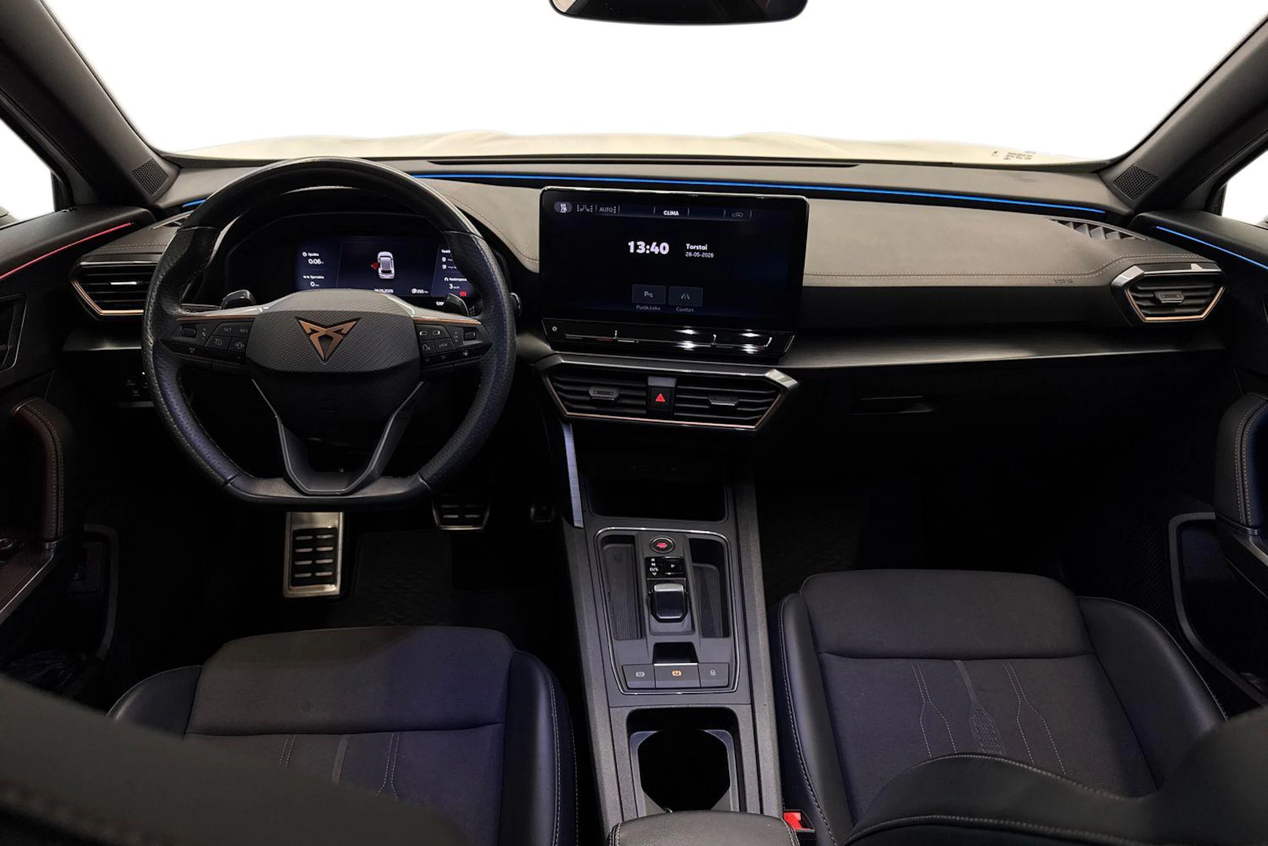 Valkoinen CUPRA Formentor 2023 kuva 7.