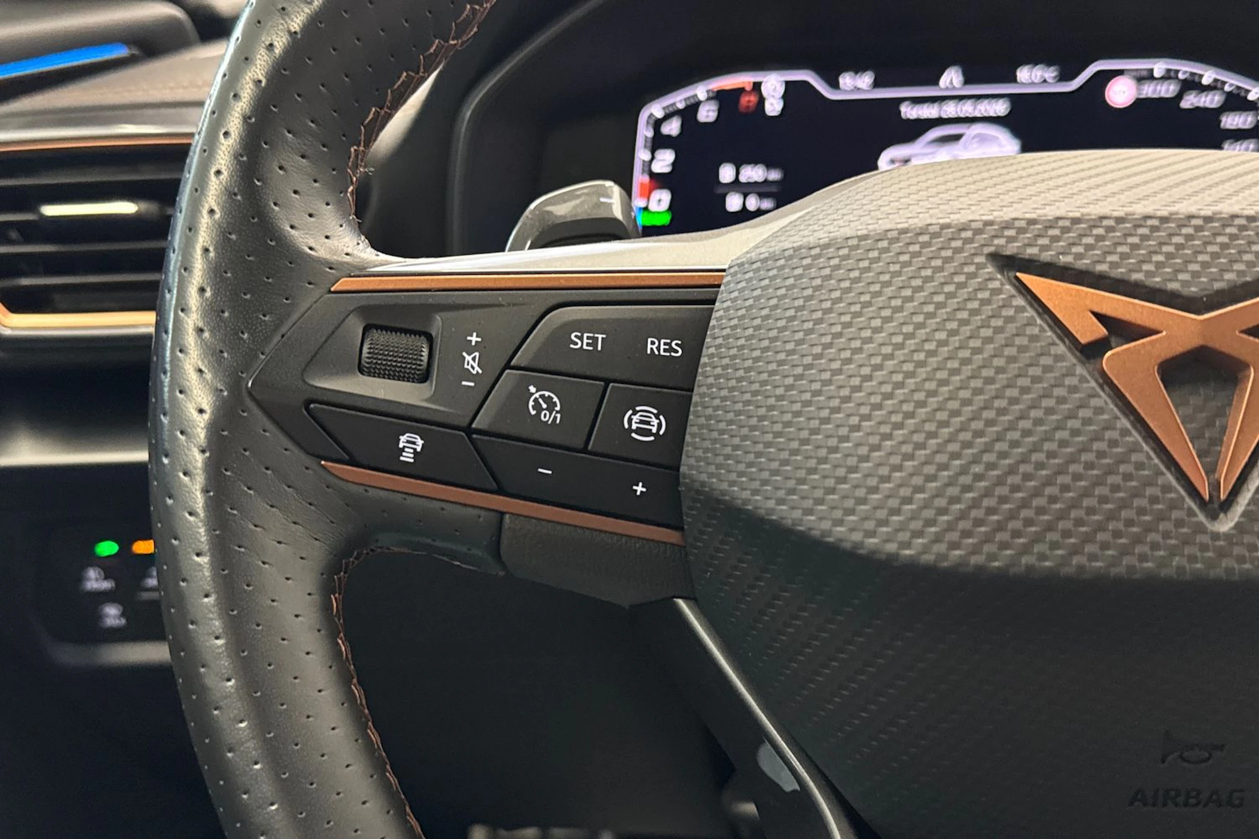 Valkoinen CUPRA Formentor 2023 kuva 14.
