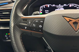 Valkoinen CUPRA Formentor 2023 kuva 14.