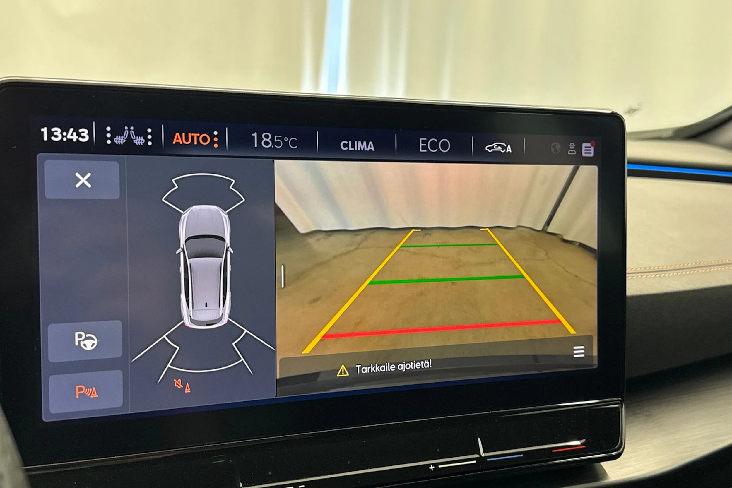 Valkoinen CUPRA Formentor 2023 kuva 18.