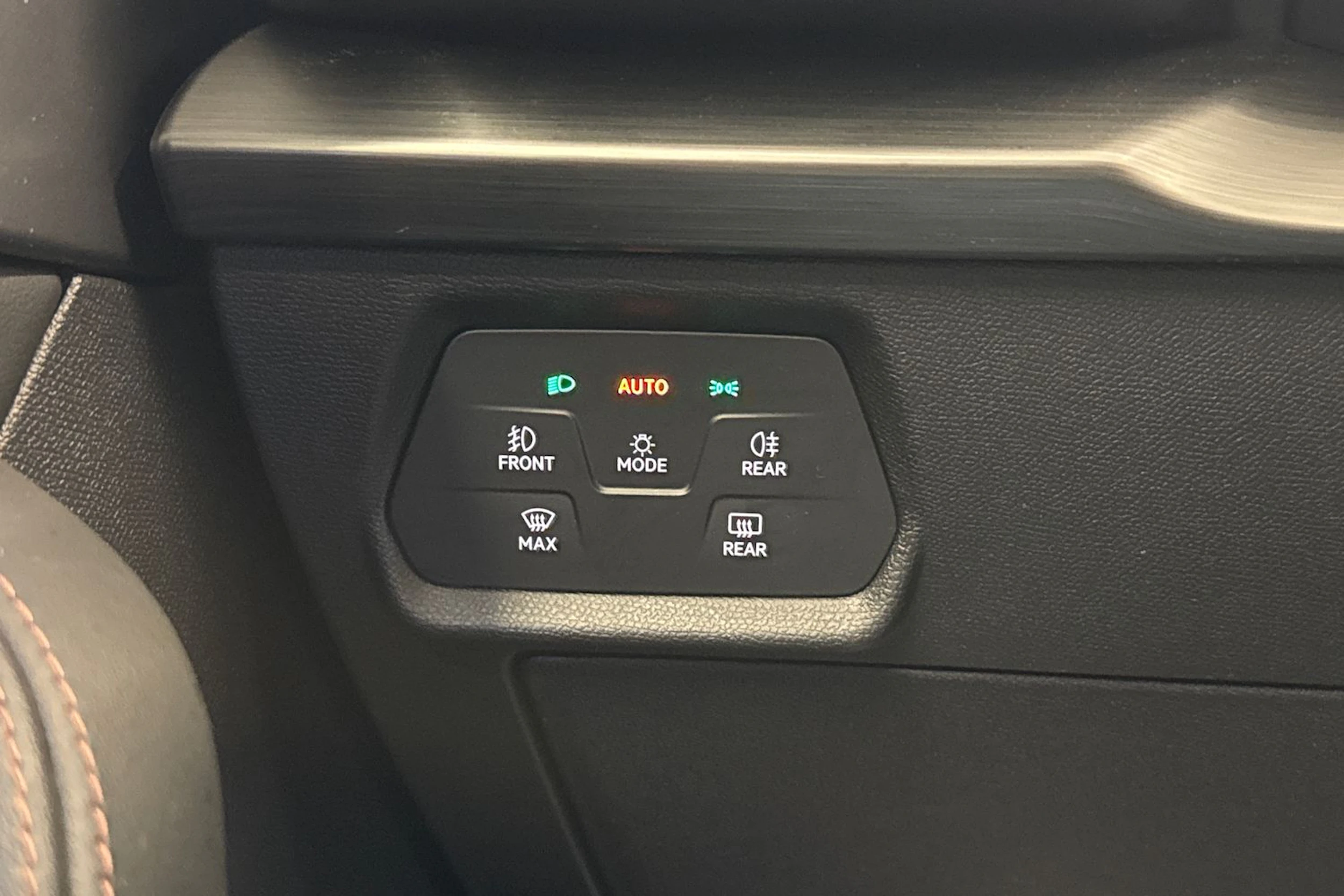 Valkoinen CUPRA Formentor 2023 kuva 20.