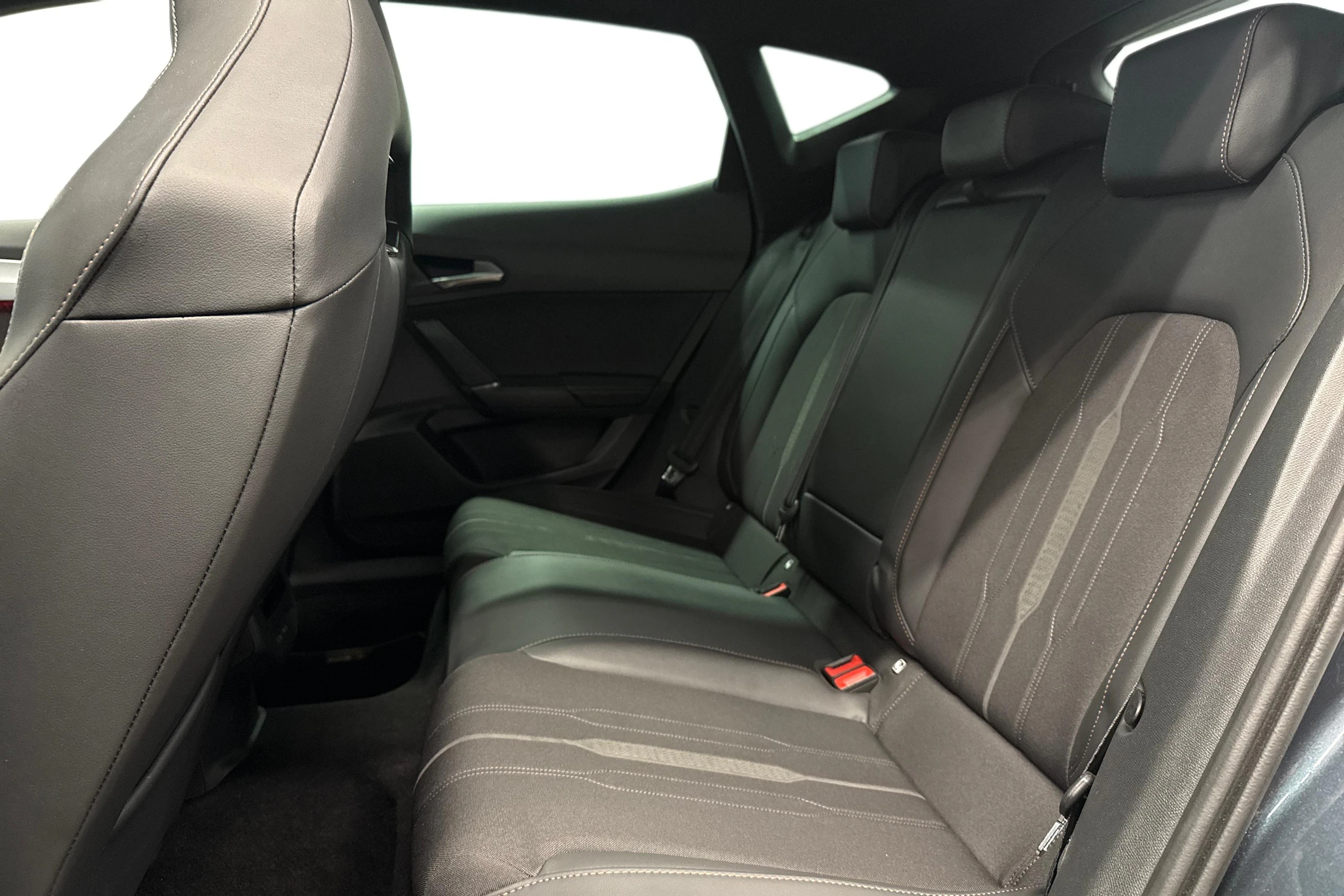 harmaa CUPRA Formentor 2023 kuva 8.