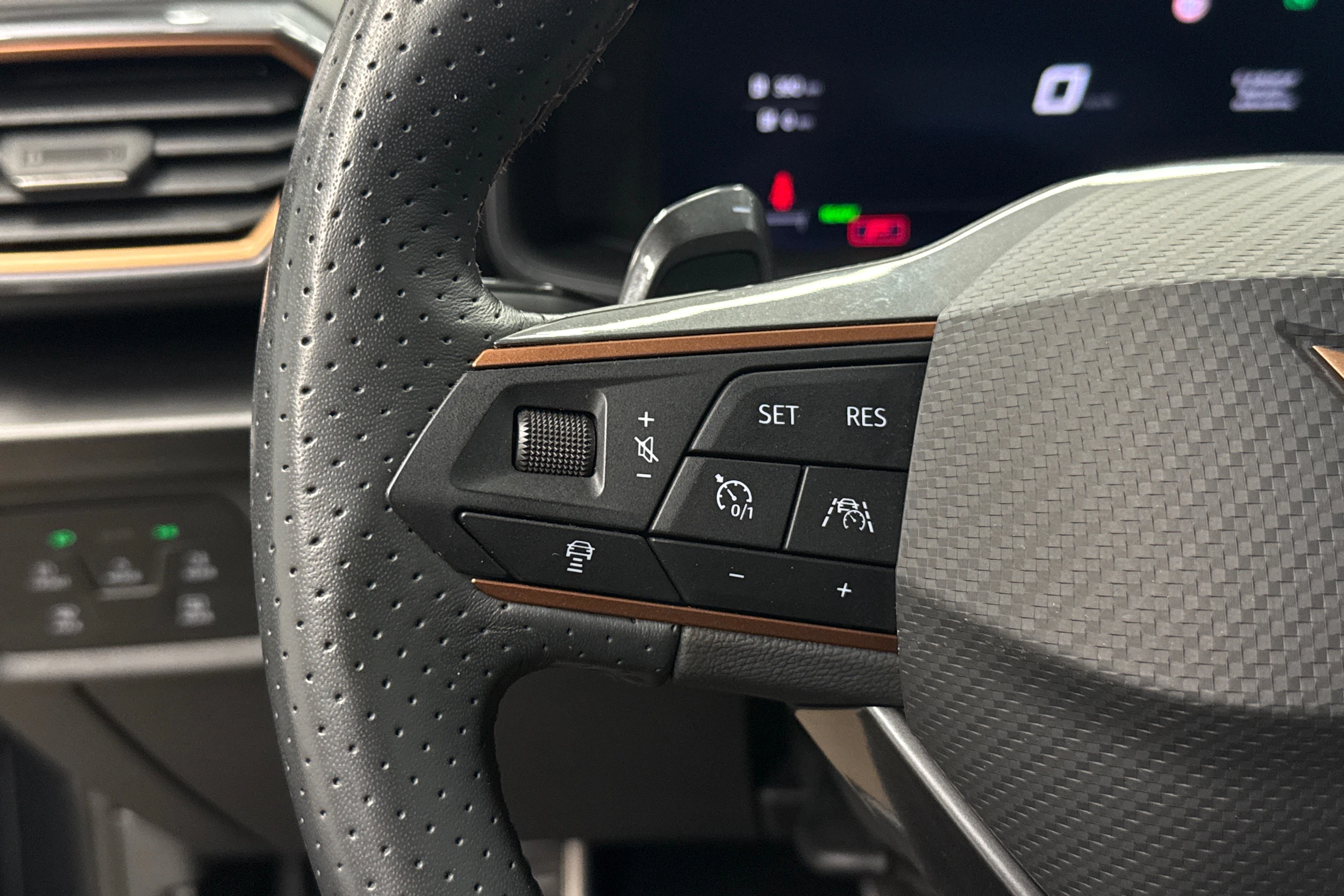 harmaa CUPRA Formentor 2023 kuva 12.