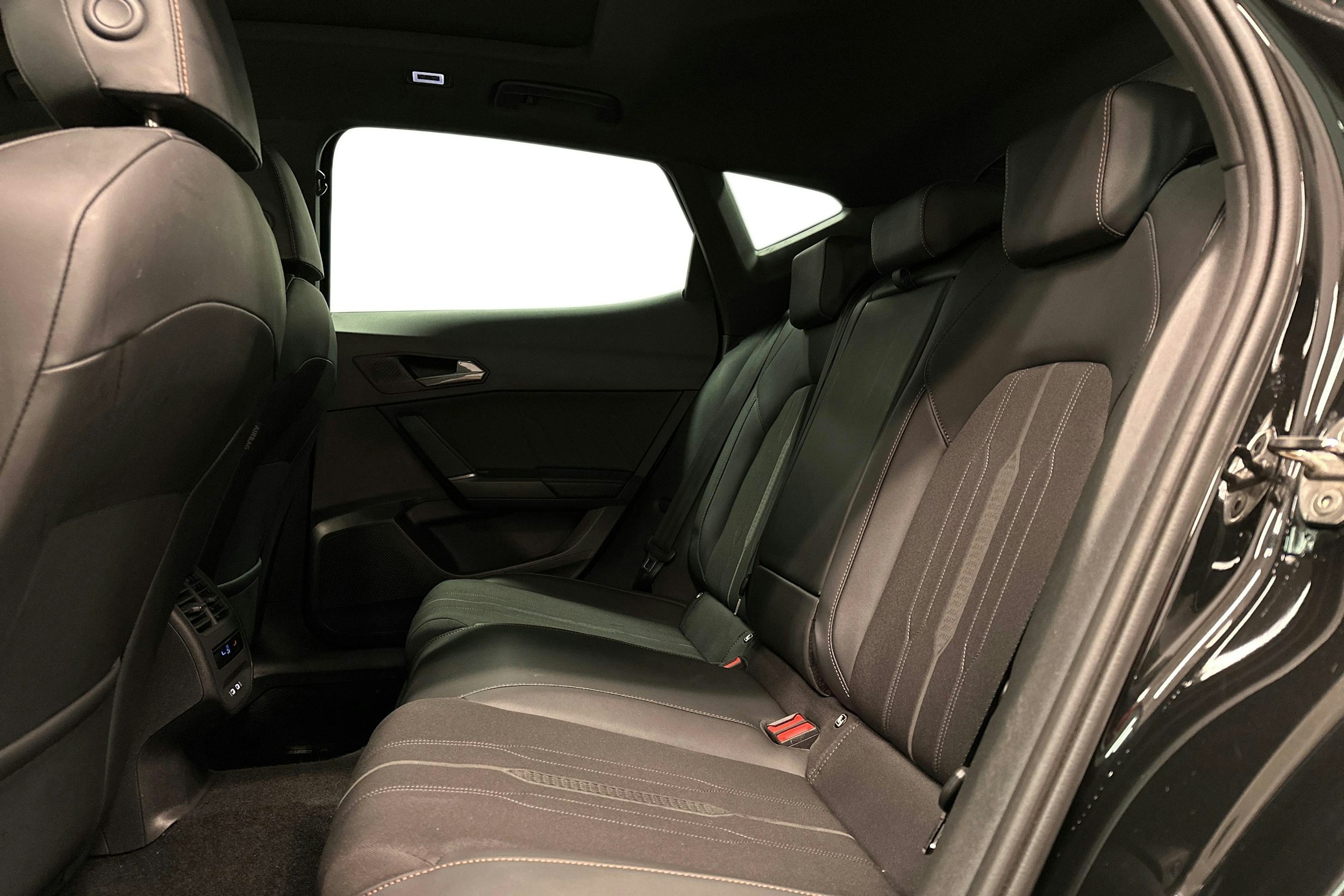 musta CUPRA Formentor 2023 kuva 10.