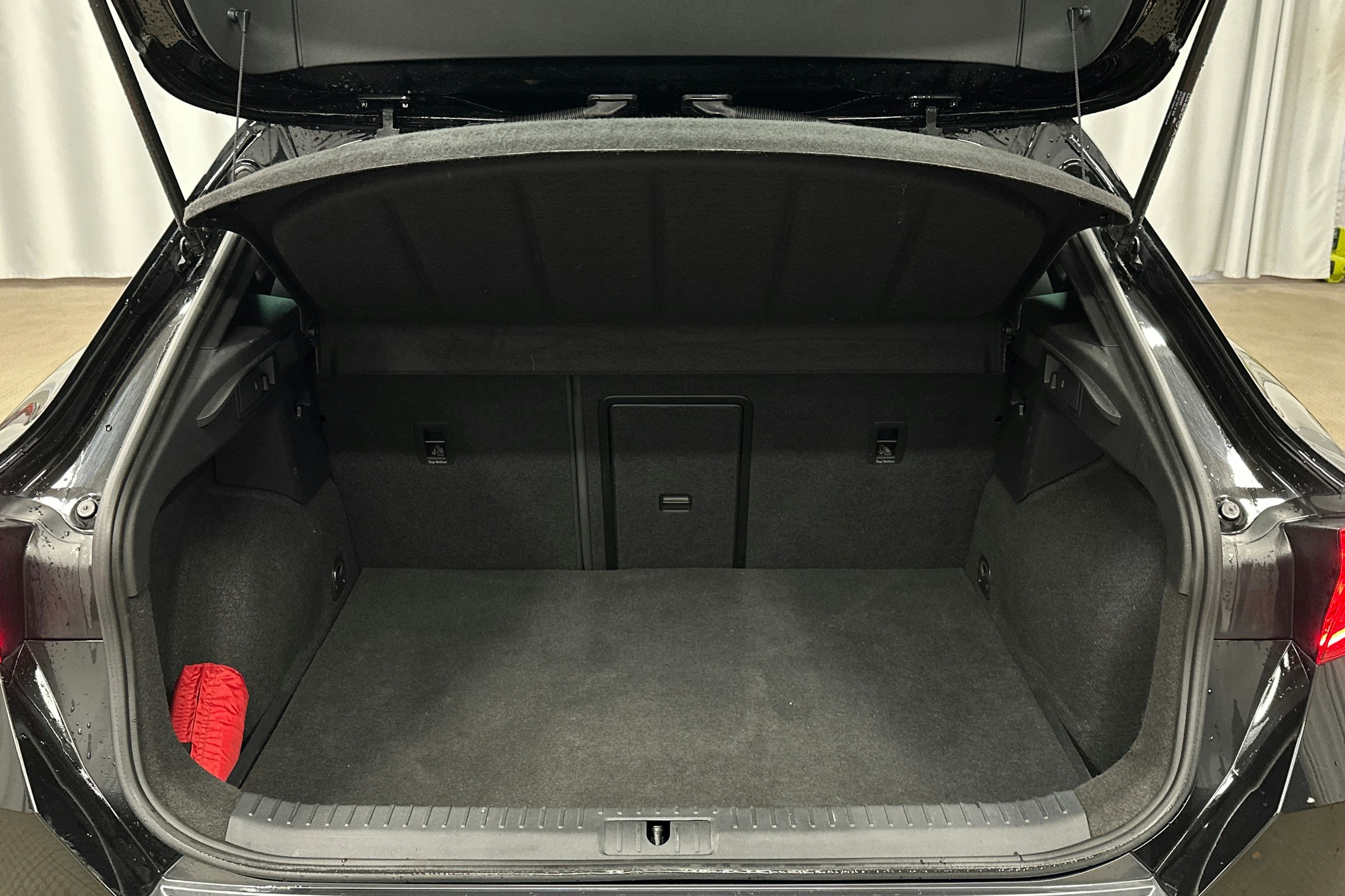 musta CUPRA Formentor 2023 kuva 14.