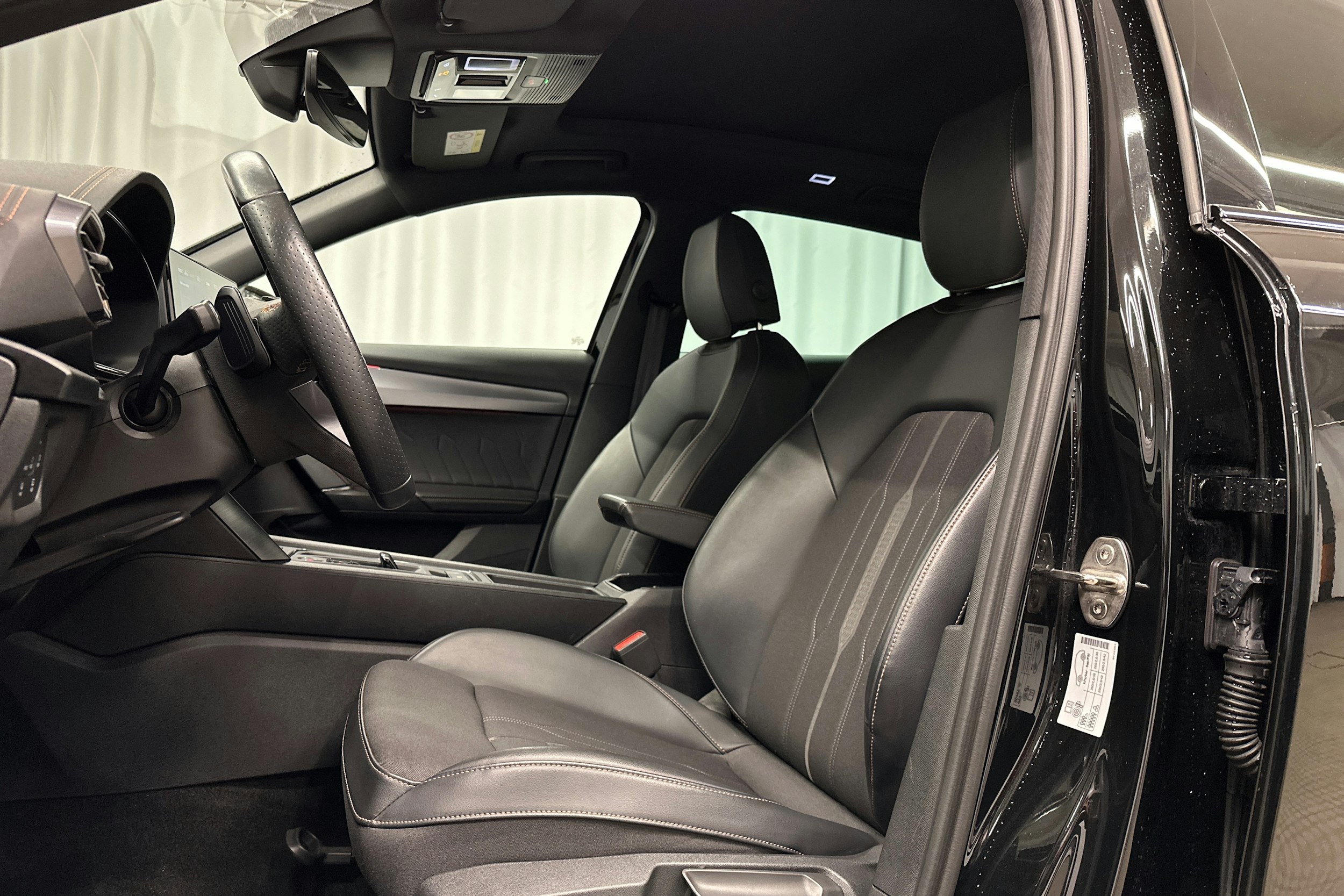 musta CUPRA Formentor 2023 kuva 17.